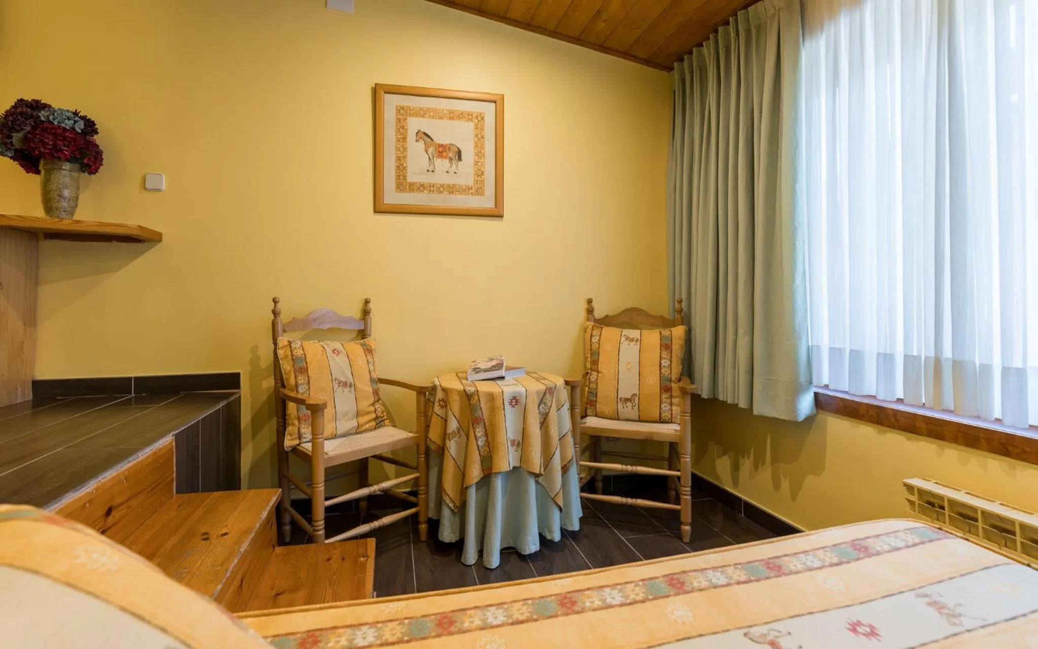 Seating area in Hotel Aran La Abuela