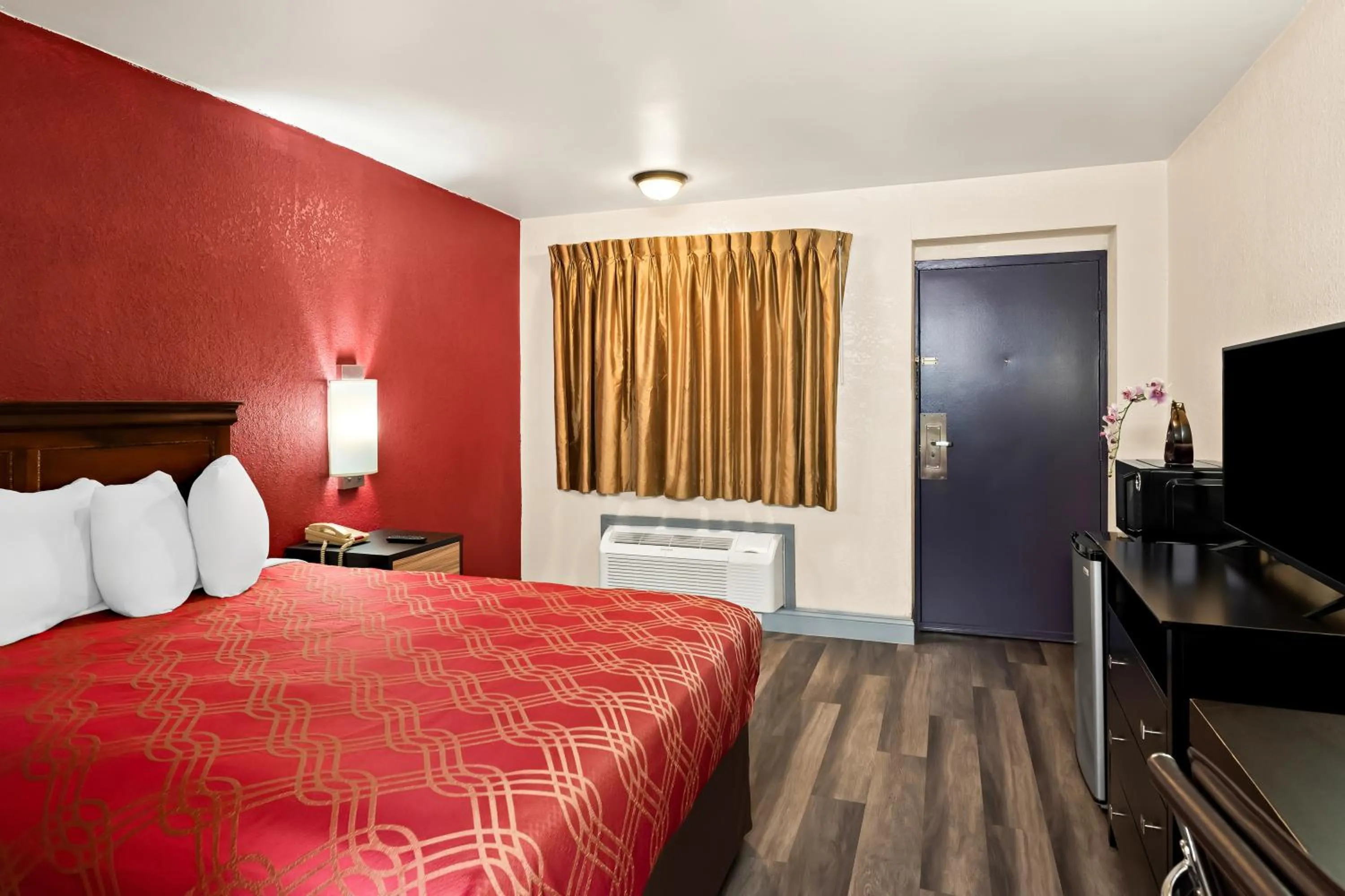 Photo of the whole room, Bed in Bellmawr Economy Inn Bellmawr-Philadelphia Area