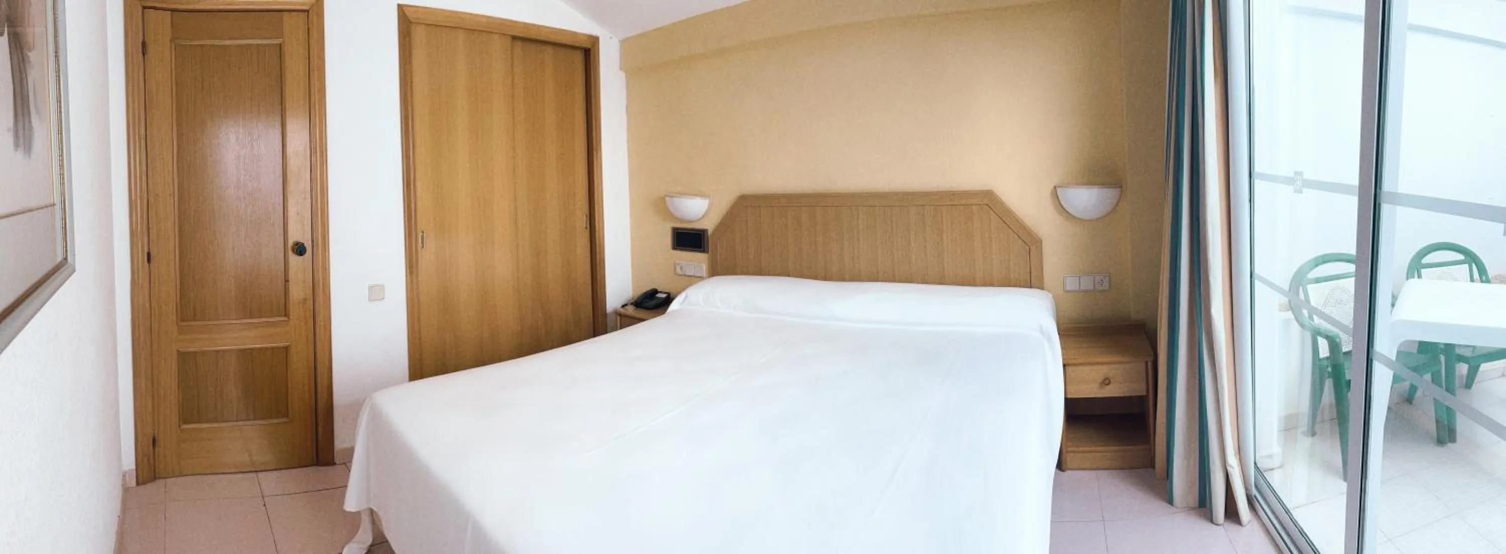 Bed in AR Roca Esmeralda & SPA Hotel