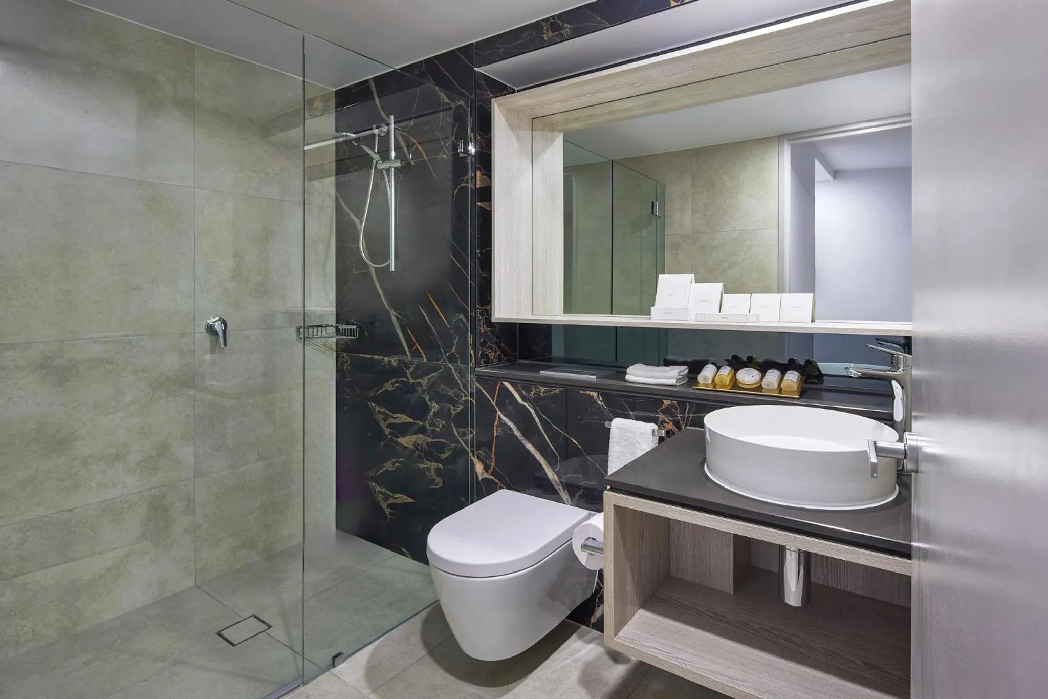 Shower in Meriton Suites Canberra