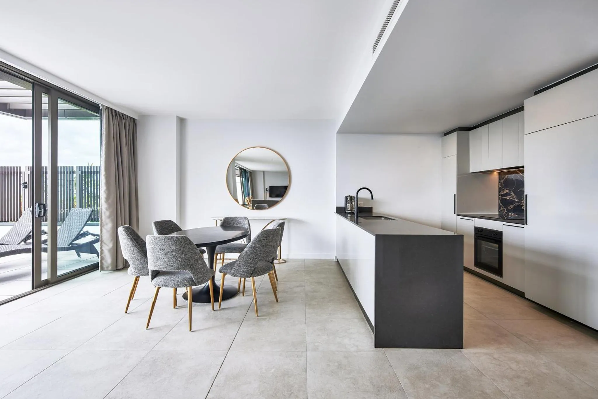 Dining area in Meriton Suites Canberra