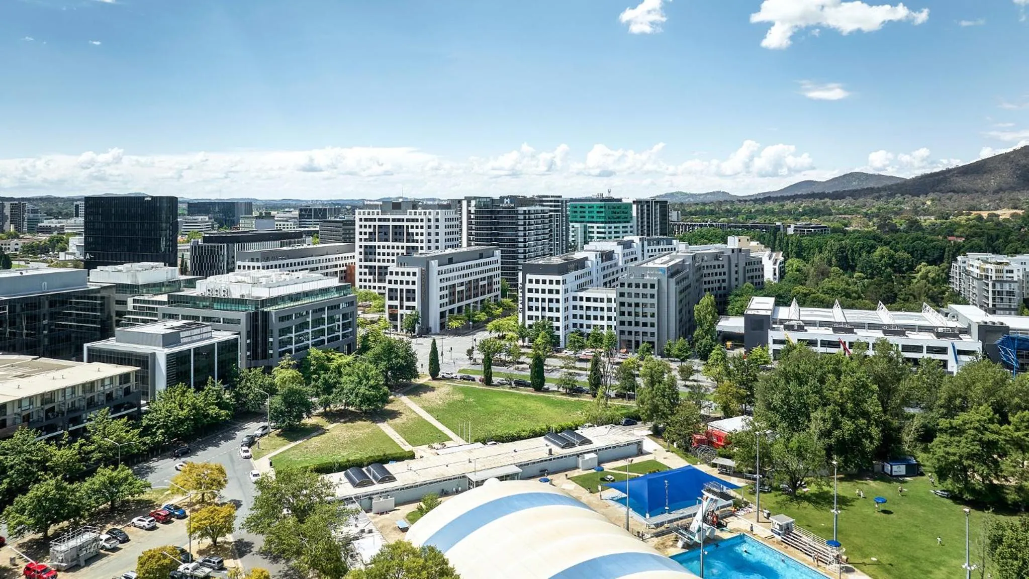 Property building in Meriton Suites Canberra