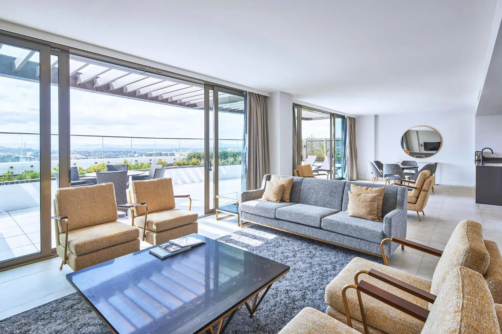 Penthouse Apartment in Meriton Suites Canberra Penthouse Apartment in Meriton Suites Canberra