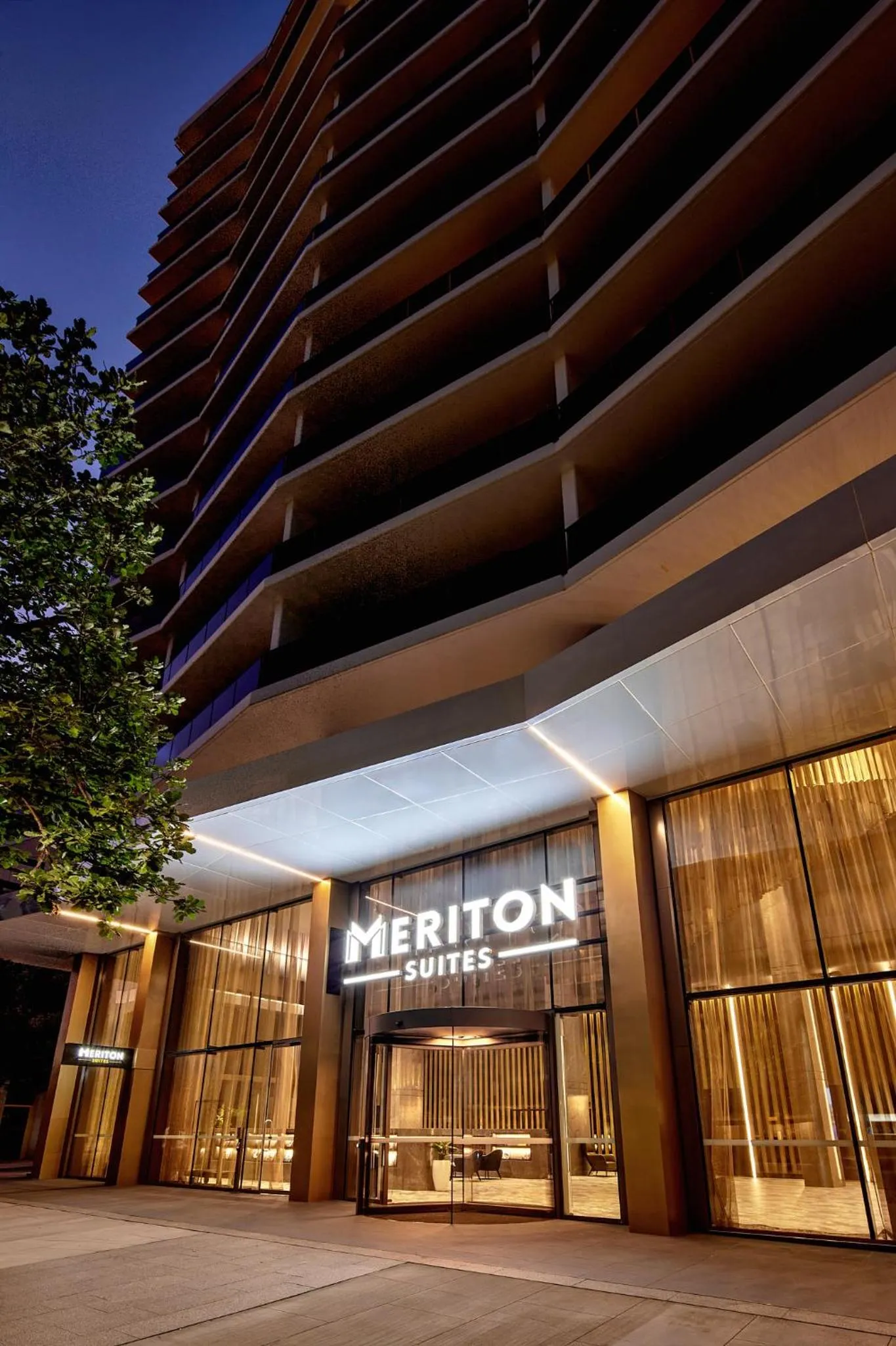 Facade/entrance in Meriton Suites Canberra