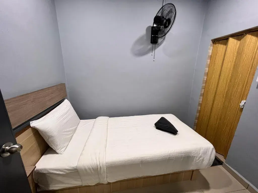 Single Room with Bathroom - single occupancy in Hotel Yasmin Single Room with Bathroom - single occupancy in Hotel Yasmin