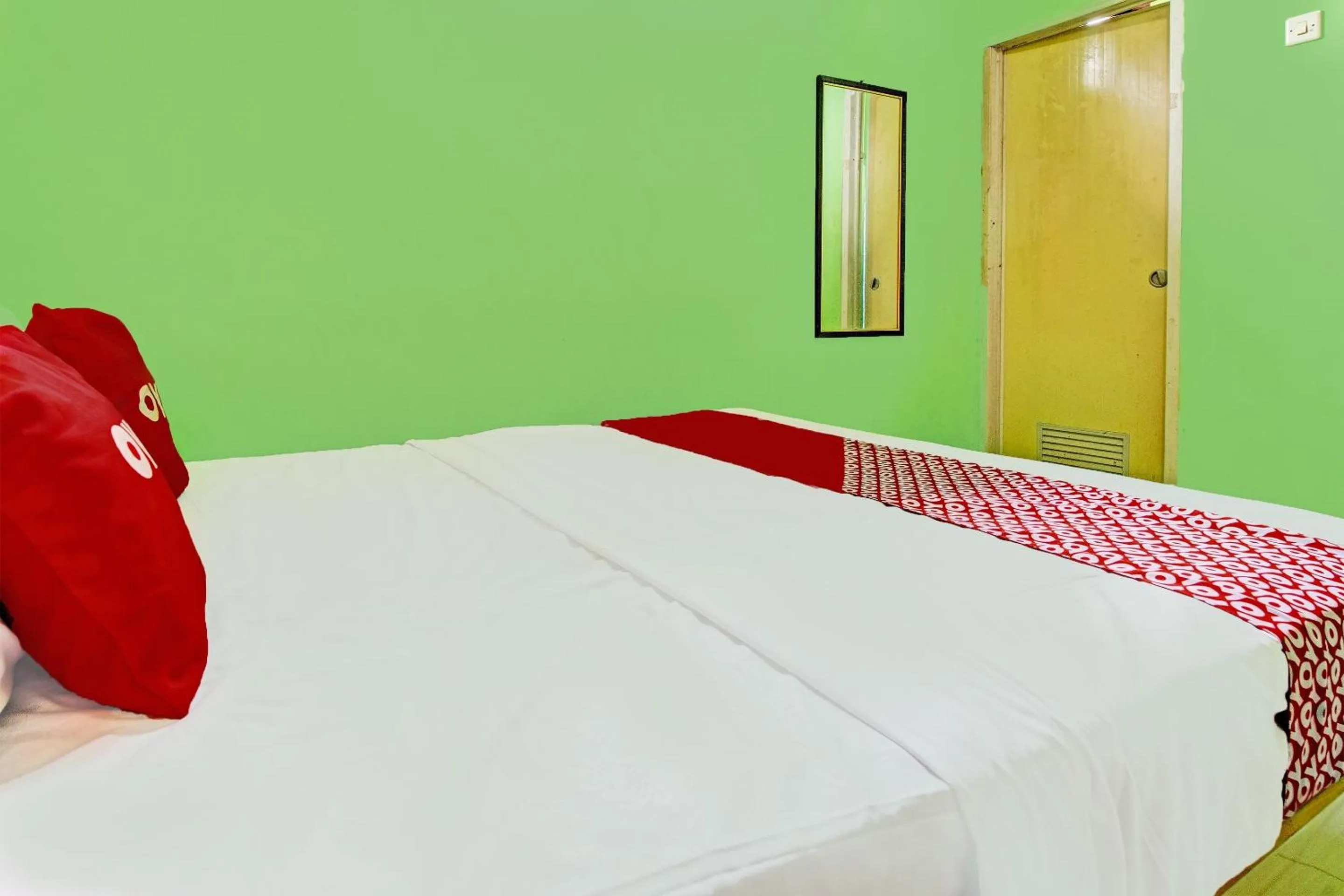 Bedroom, Bed in OYO 92062 Pondok Aurel Wahidin
