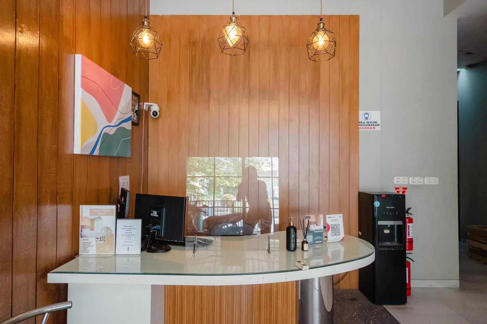 Lobby or reception in Mono Coliving Ngagel, Surabaya