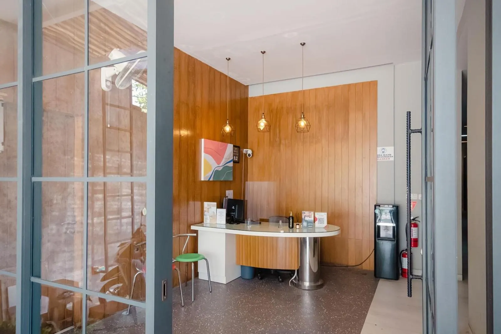 Lobby or reception in Mono Coliving Ngagel, Surabaya