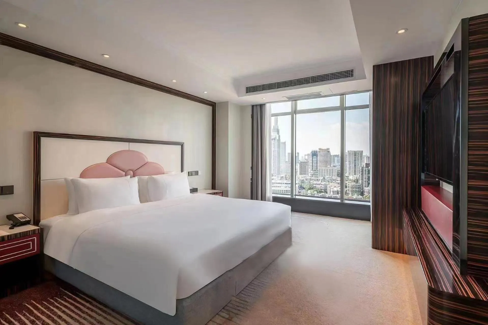 Bed in Suning Universal Hotel ALL-SUITES