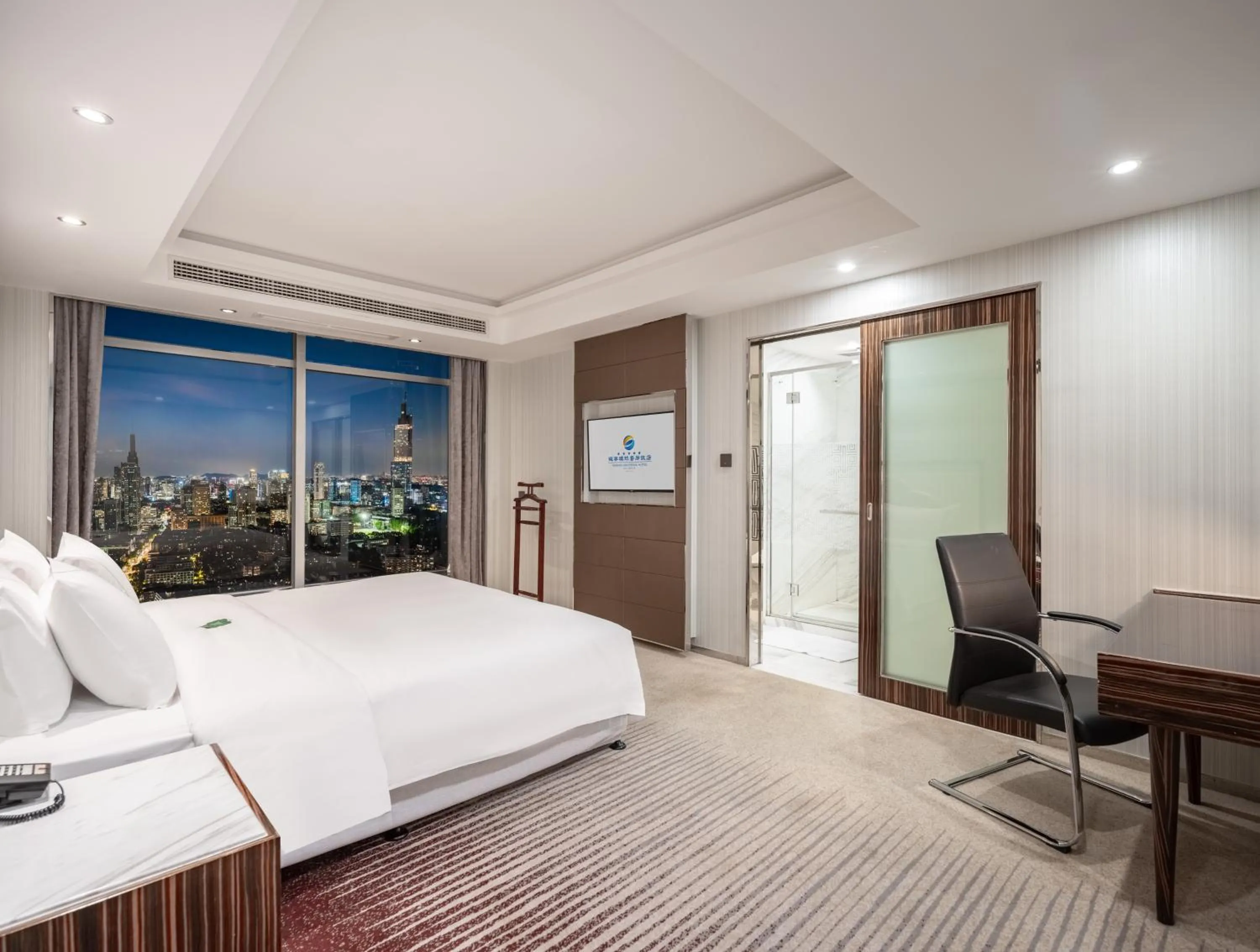 Bed in Suning Universal Hotel ALL-SUITES