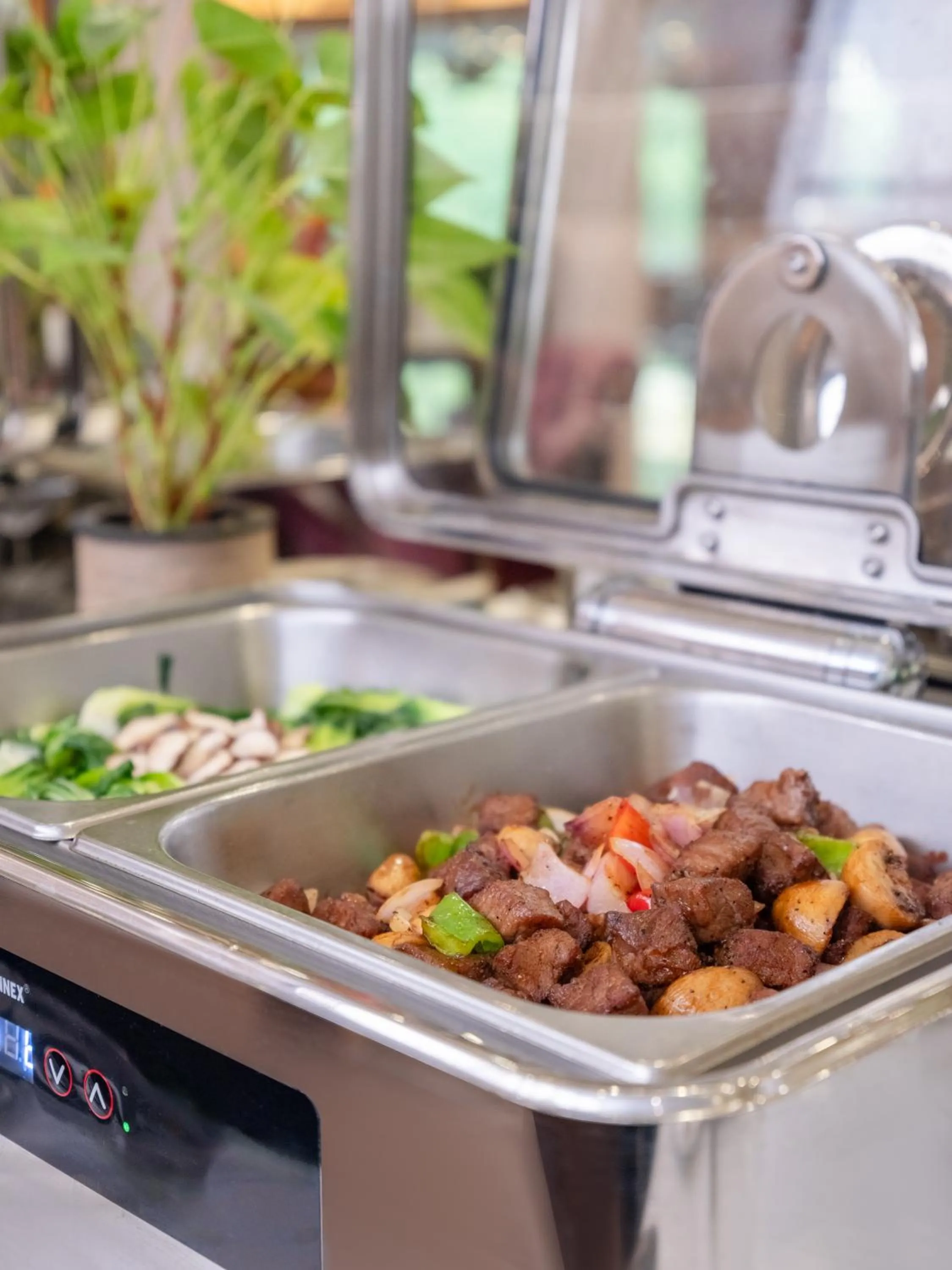 Restaurant/places to eat in Suning Universal Hotel ALL-SUITES