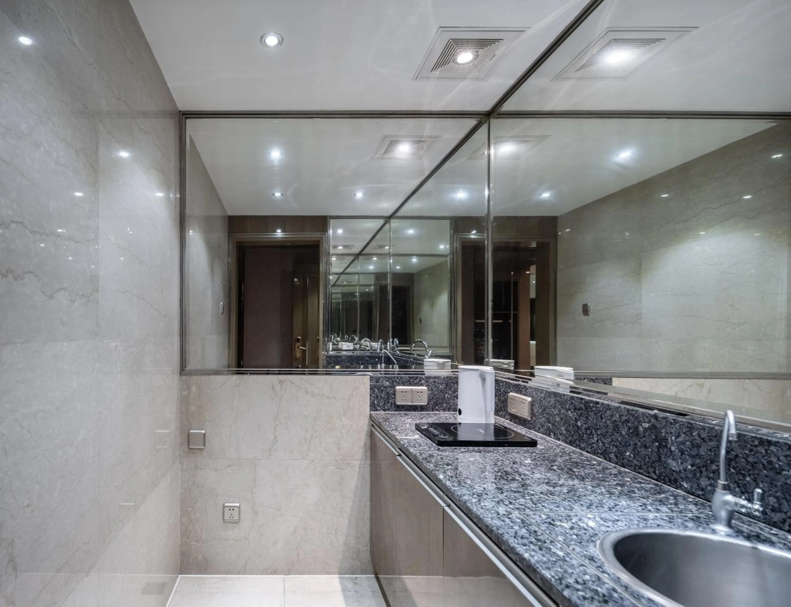 kitchen in Suning Universal Hotel ALL-SUITES