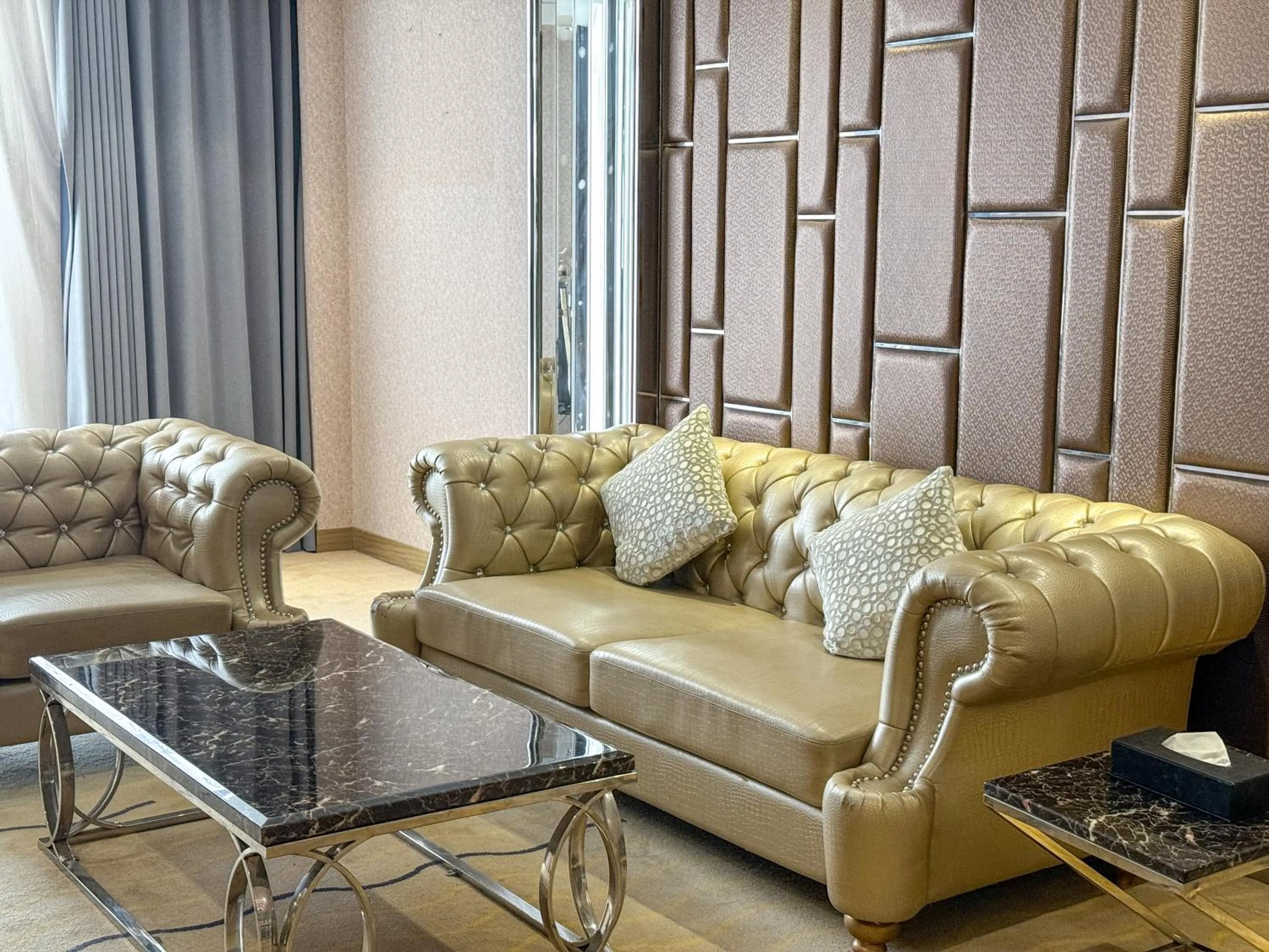 Living room in Suning Universal Hotel ALL-SUITES