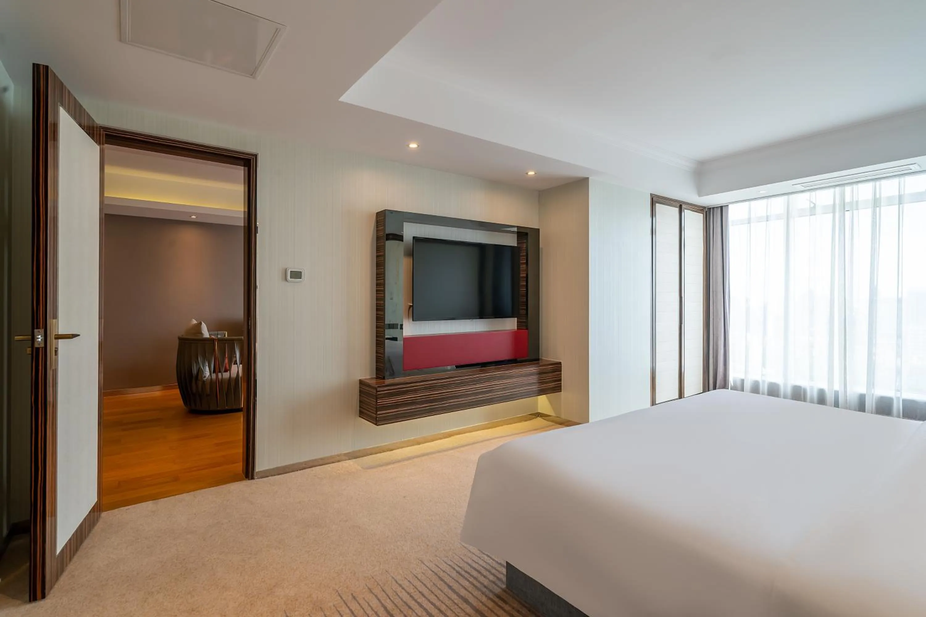Bedroom, Bed in Suning Universal Hotel ALL-SUITES