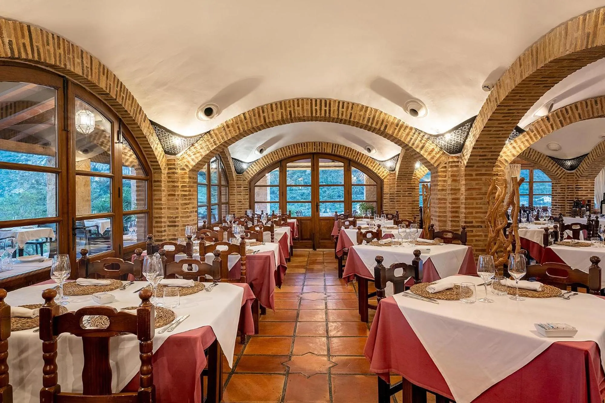 Restaurant/places to eat in Hotel Alahuar