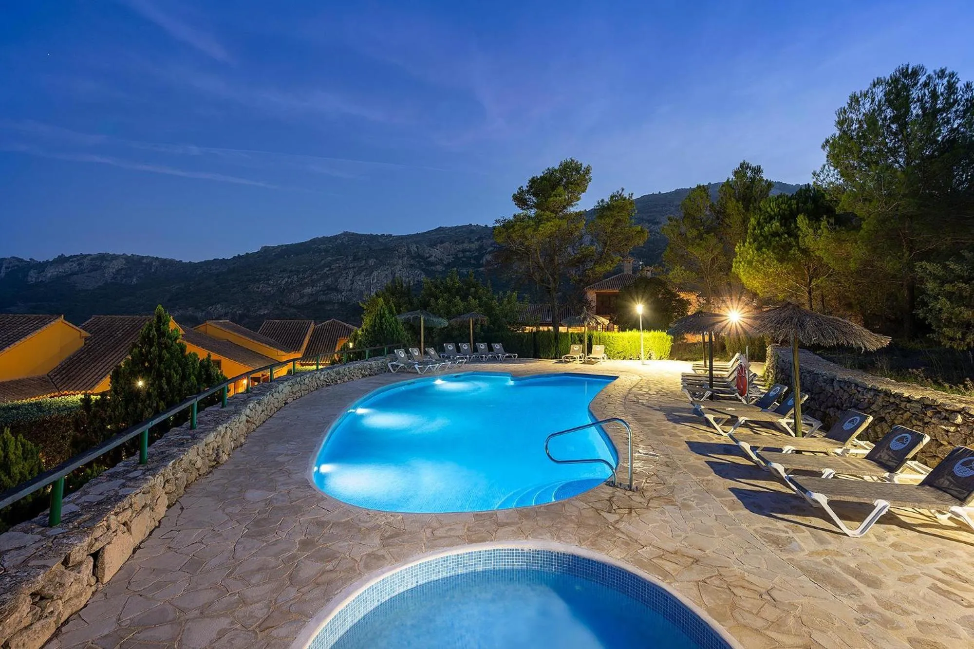 Swimming pool in Hotel Alahuar