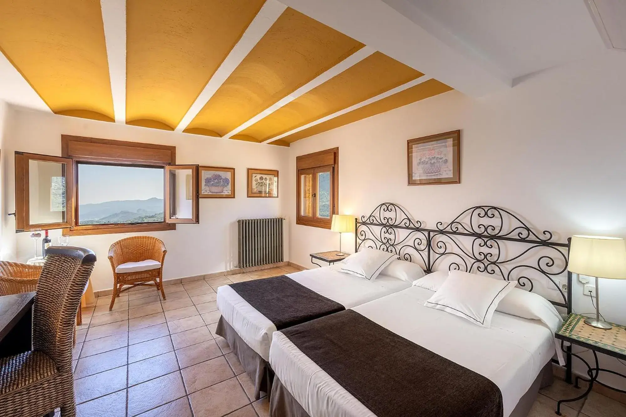 Twin Room in Hotel Alahuar Twin Room in Hotel Alahuar