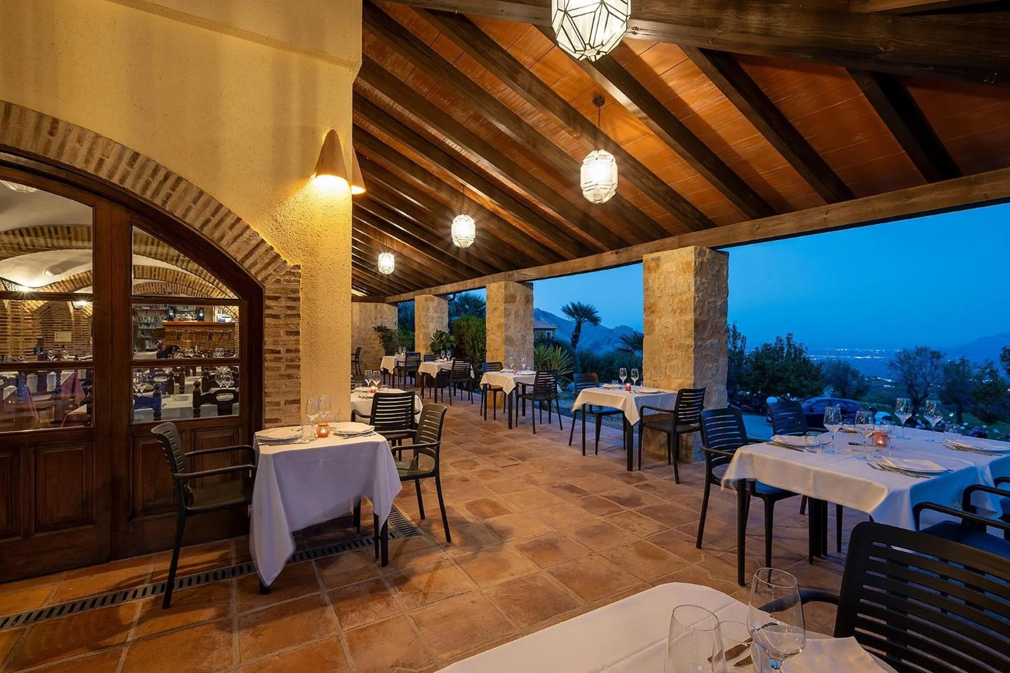 Restaurant/places to eat in Hotel Alahuar