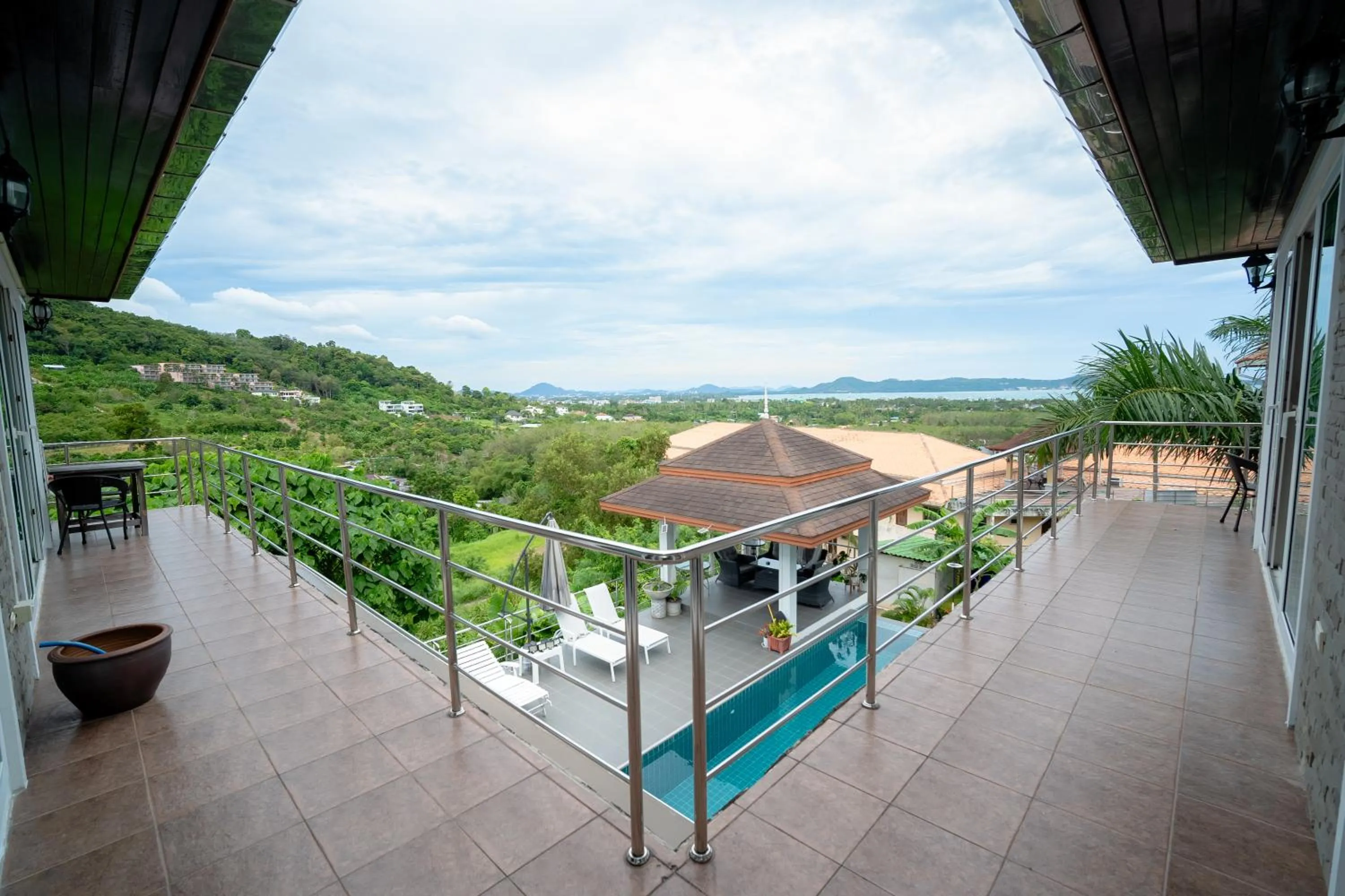 ฺBaan Waru seaview villa