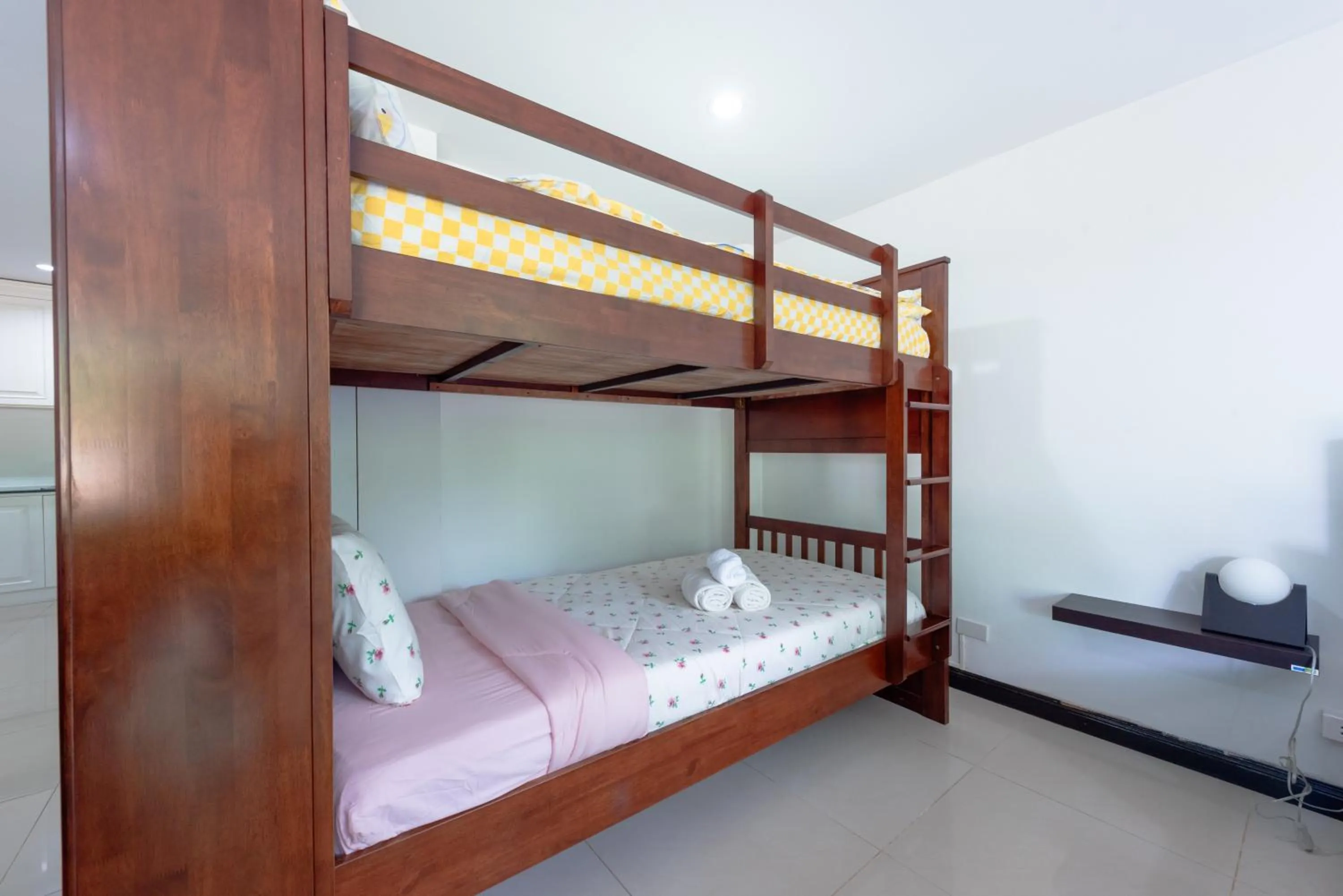Bed in ฺBaan Waru seaview villa