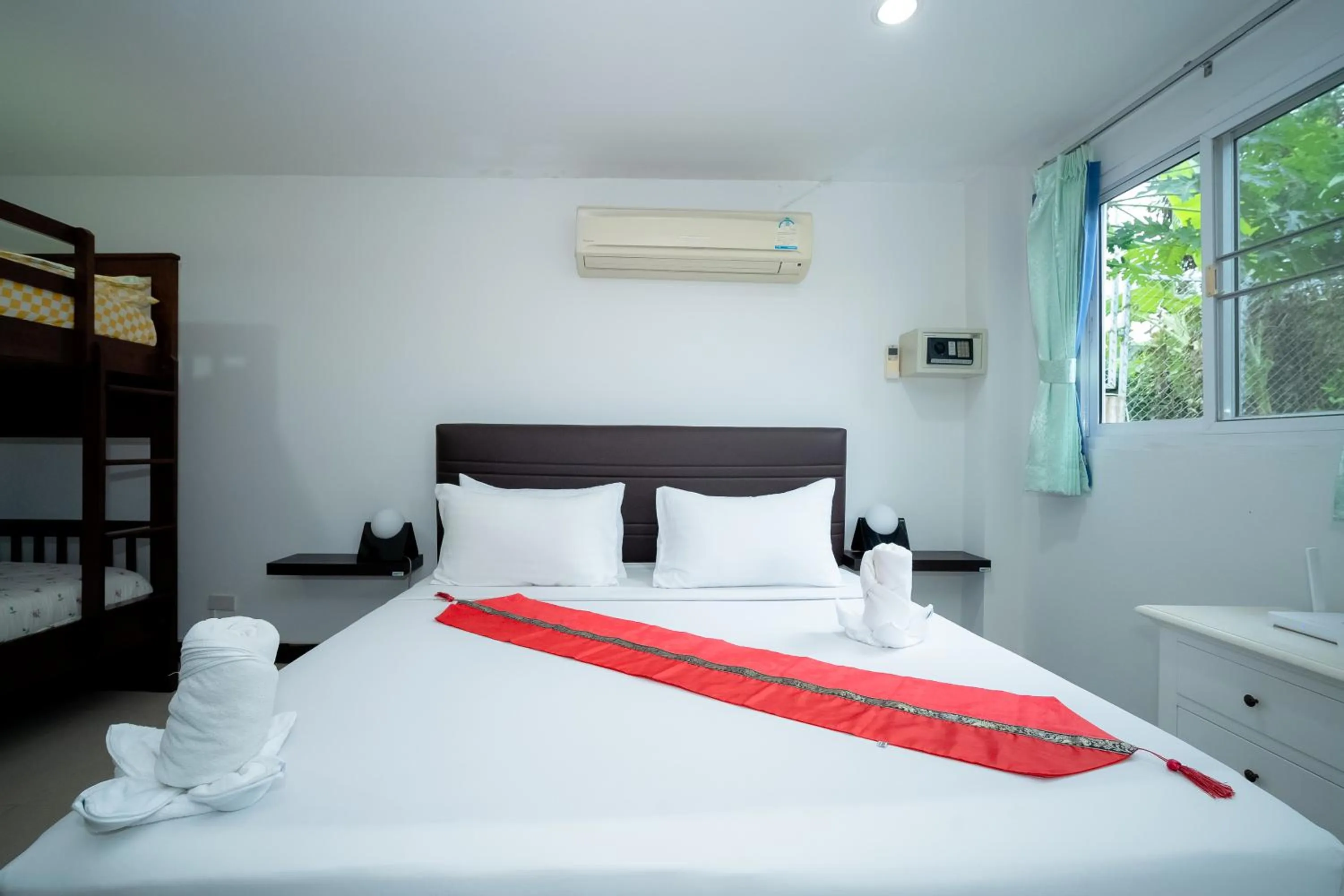 Bed in ฺBaan Waru seaview villa