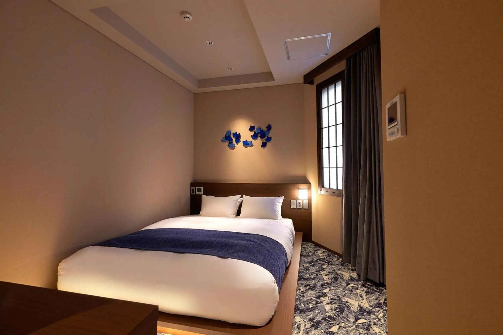 Photo of the whole room, Bed in eph KANAZAWA