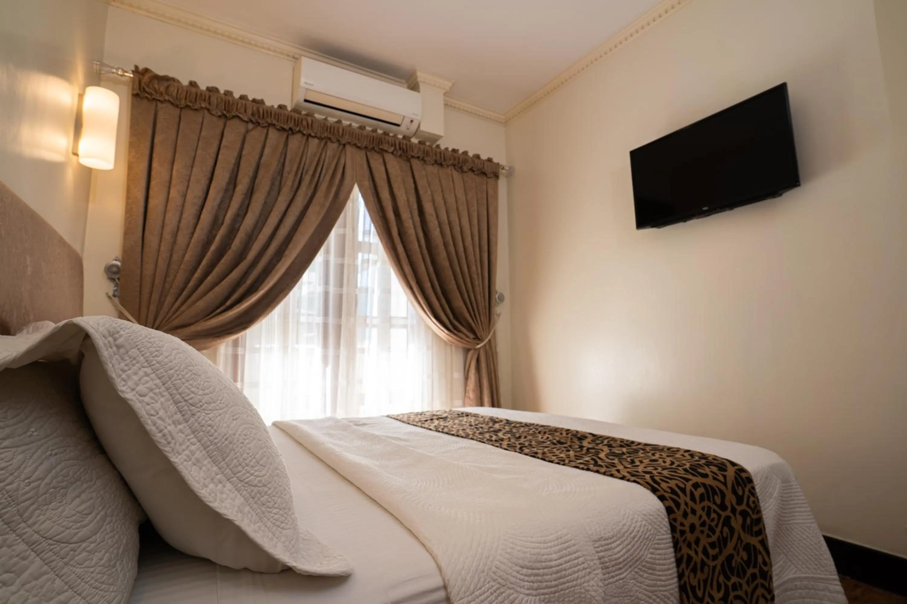 Bedroom, Bed in West Loch Park Hotel Vigan