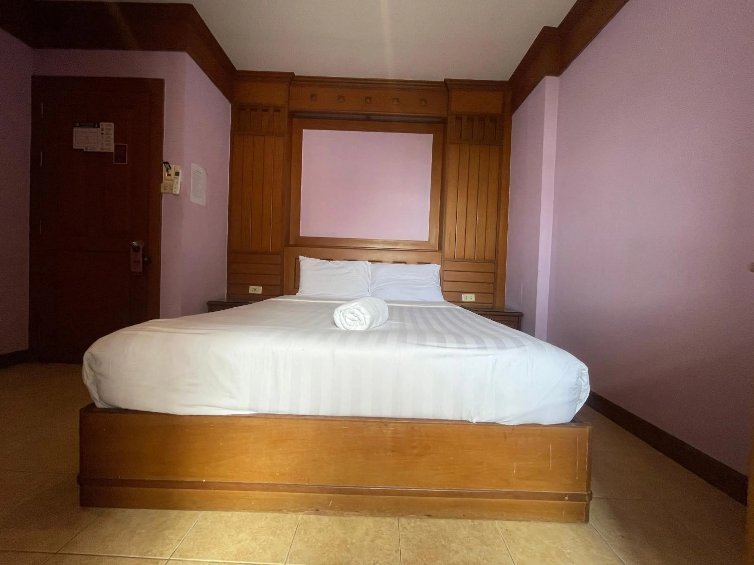 Bed in Talya Patong Hotel