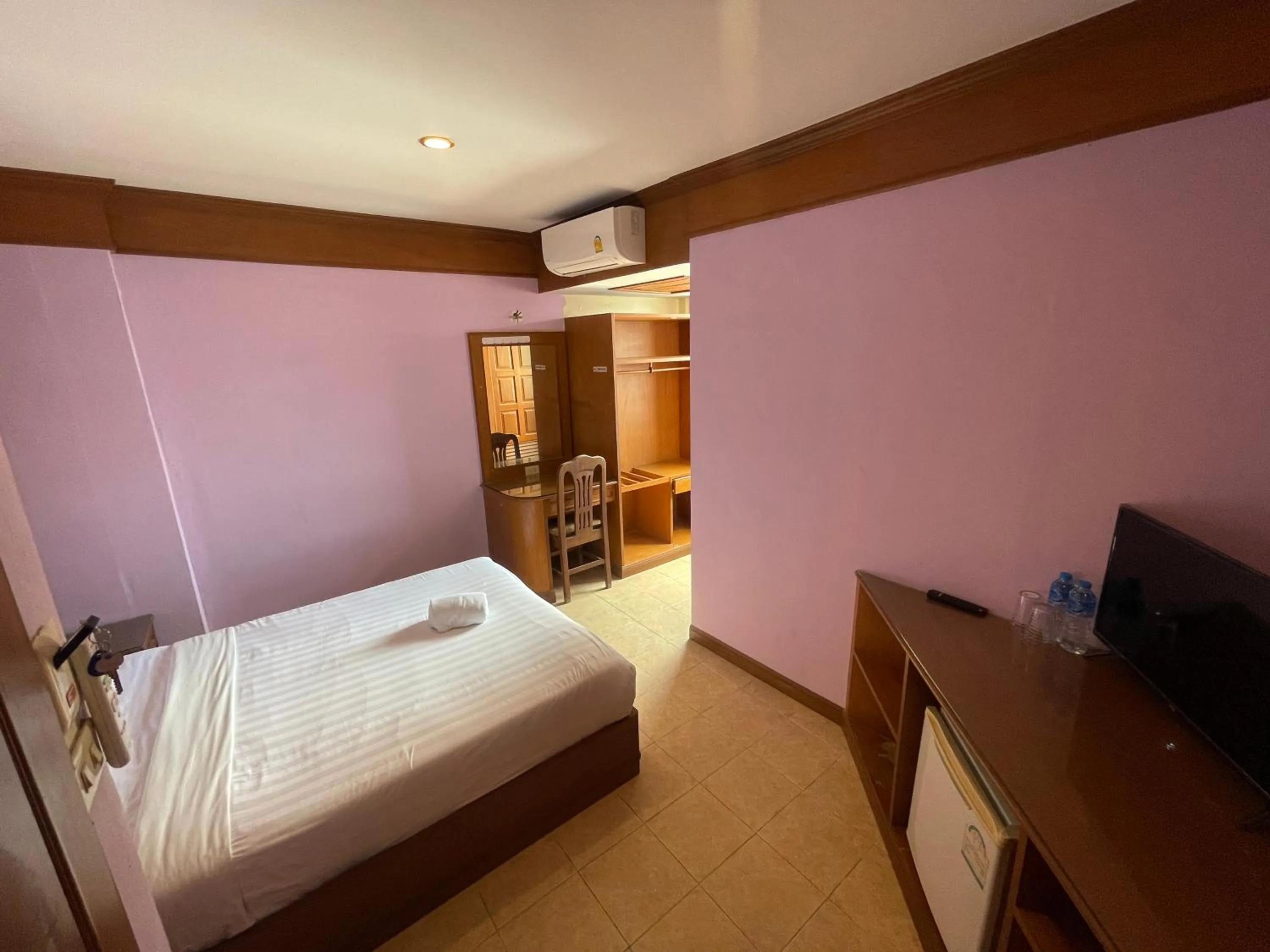 Floor plan, Bed in Talya Patong Hotel