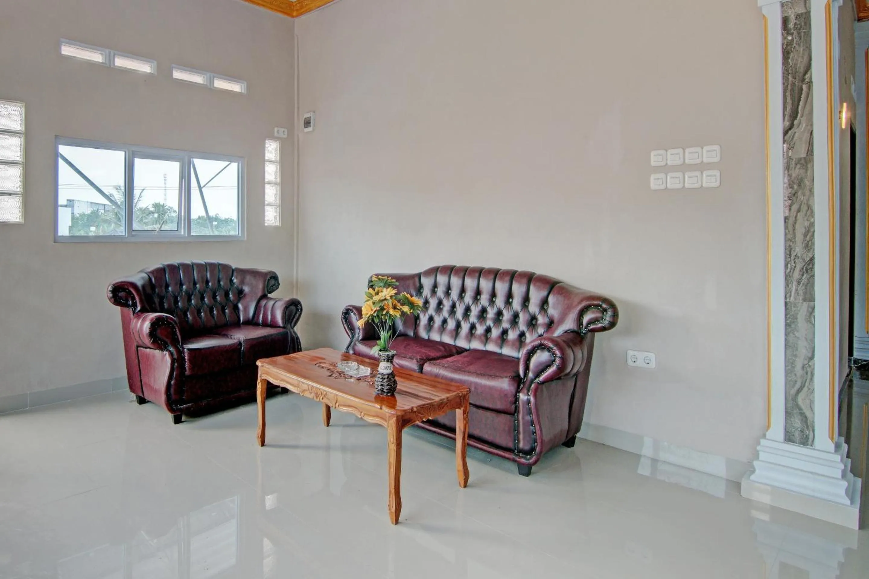 Lobby or reception in Hotel O Elisa Hill