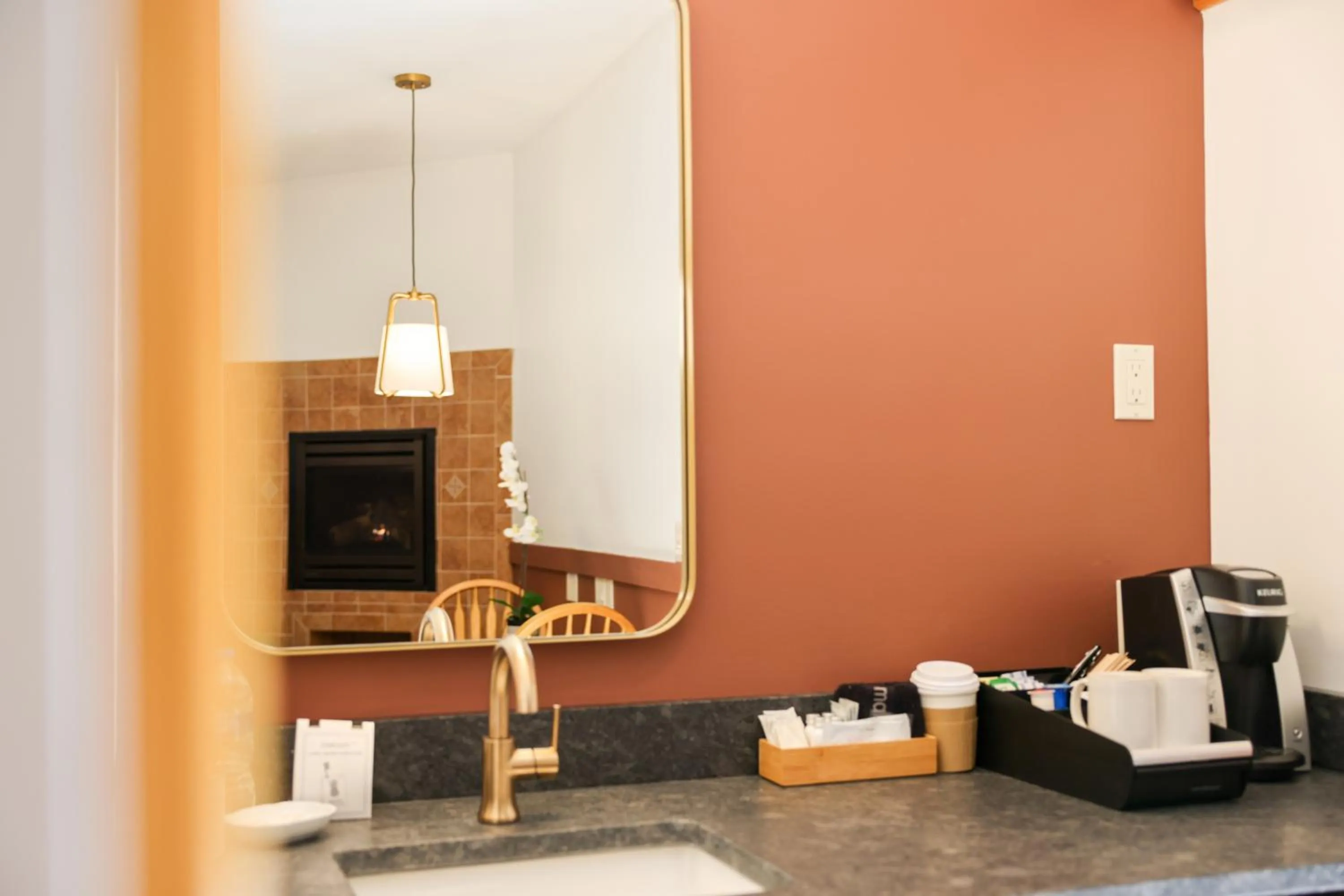 Outland Chalet & Suites Great Smoky Mountains