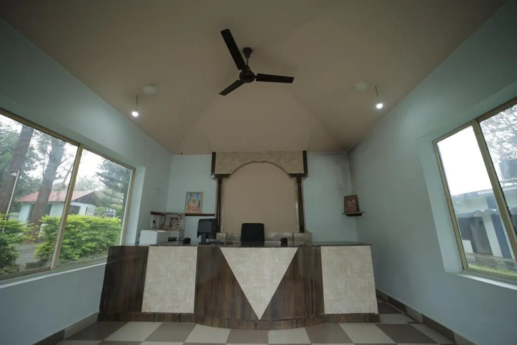 Restaurant/places to eat in Green Park Resort