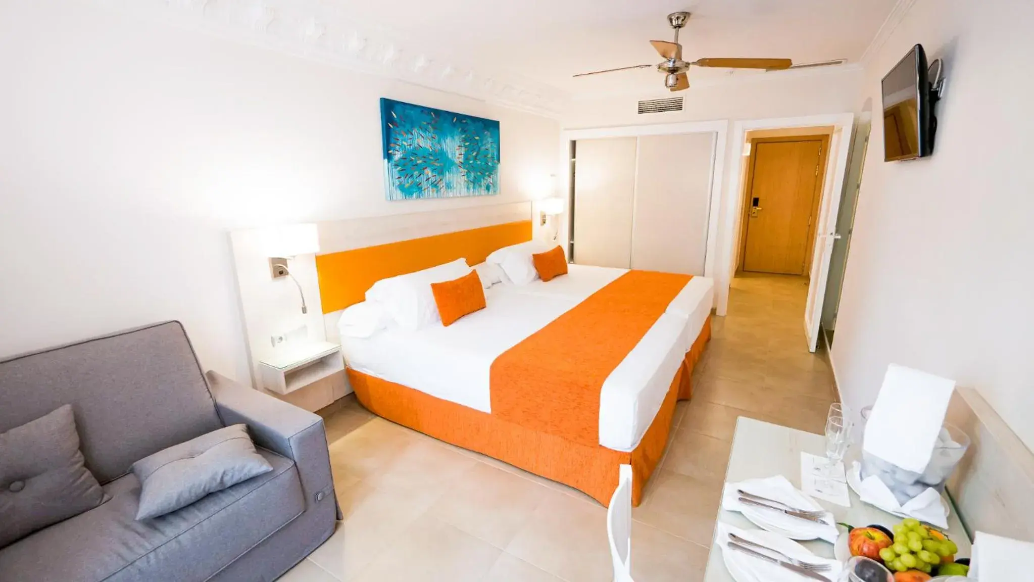 Superior Twin Room with Garden View (2 Adults + 2 Children) in Diver Roquetas Superior Twin Room with Garden View (2 Adults + 2 Children) in Diver Roquetas