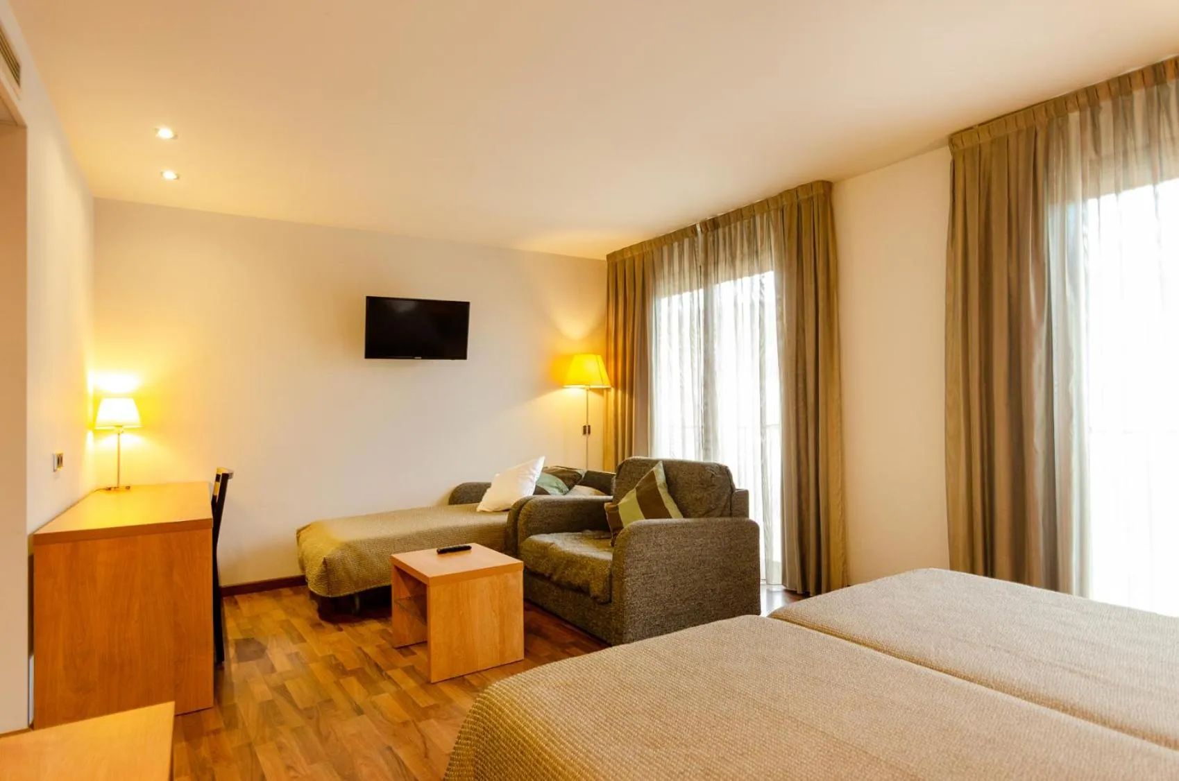 Photo of the whole room, Bed in Hotel Medes II