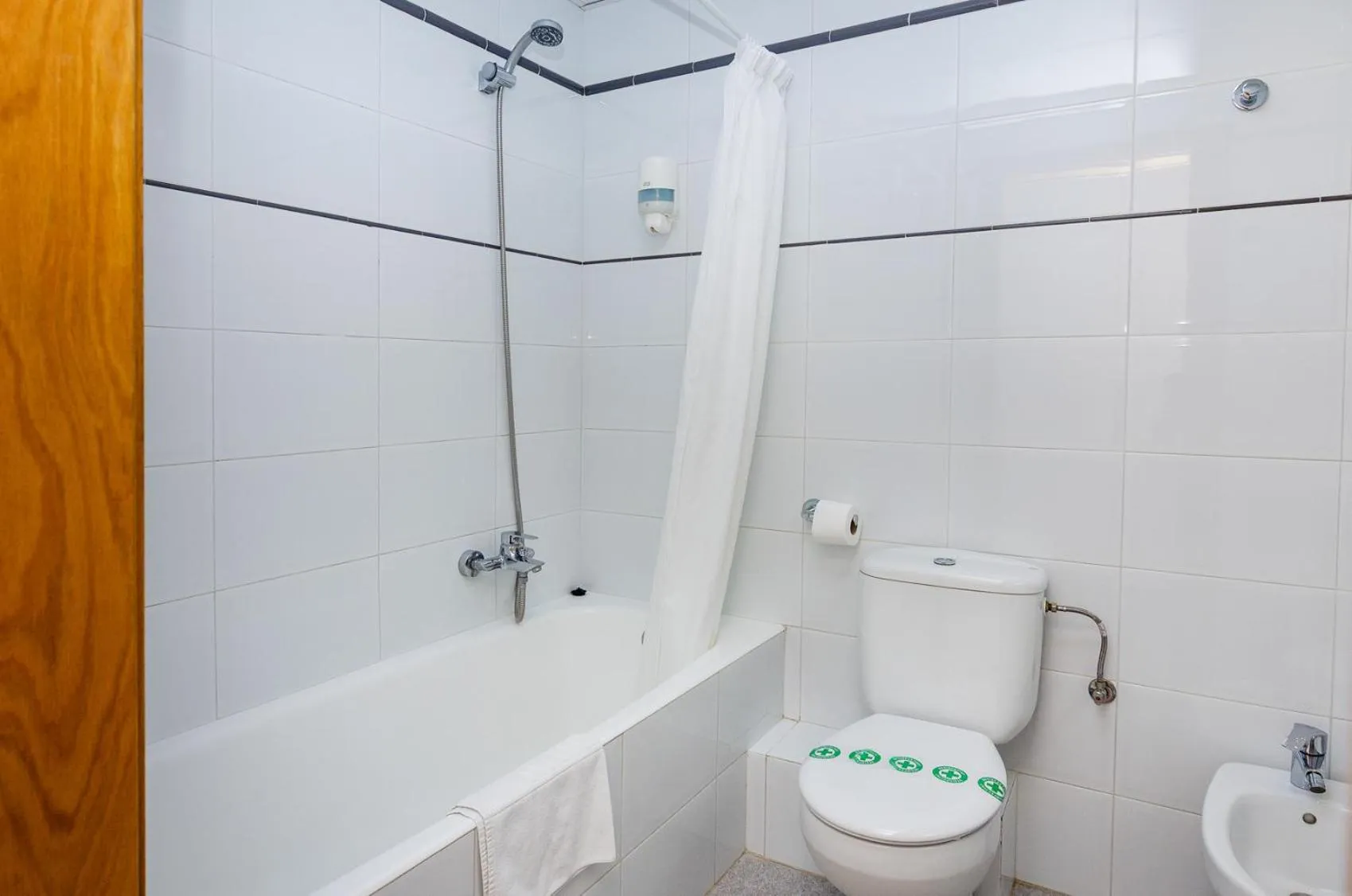 Toilet in Hotel Medes II