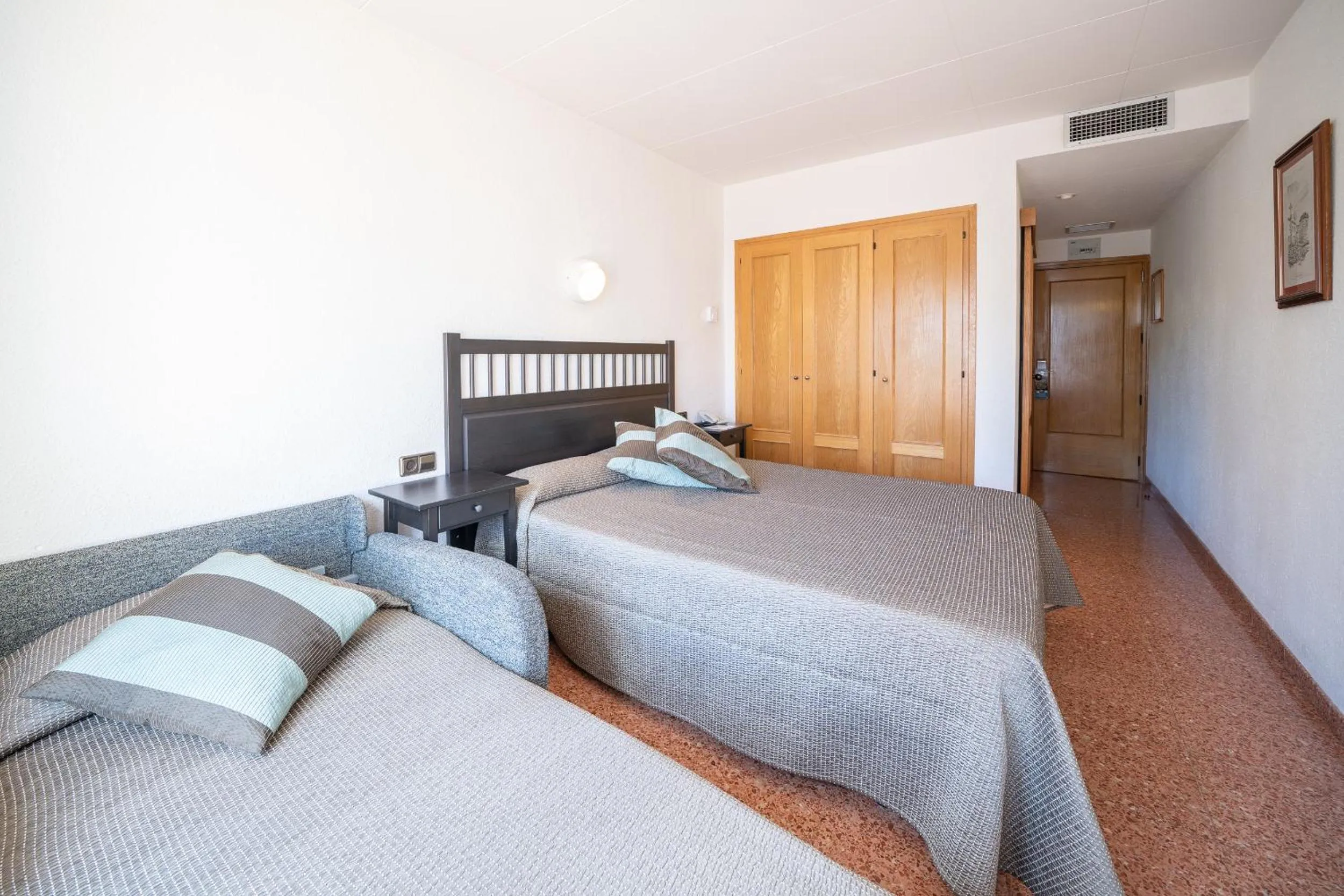 Photo of the whole room, Bed in Hotel Medes II