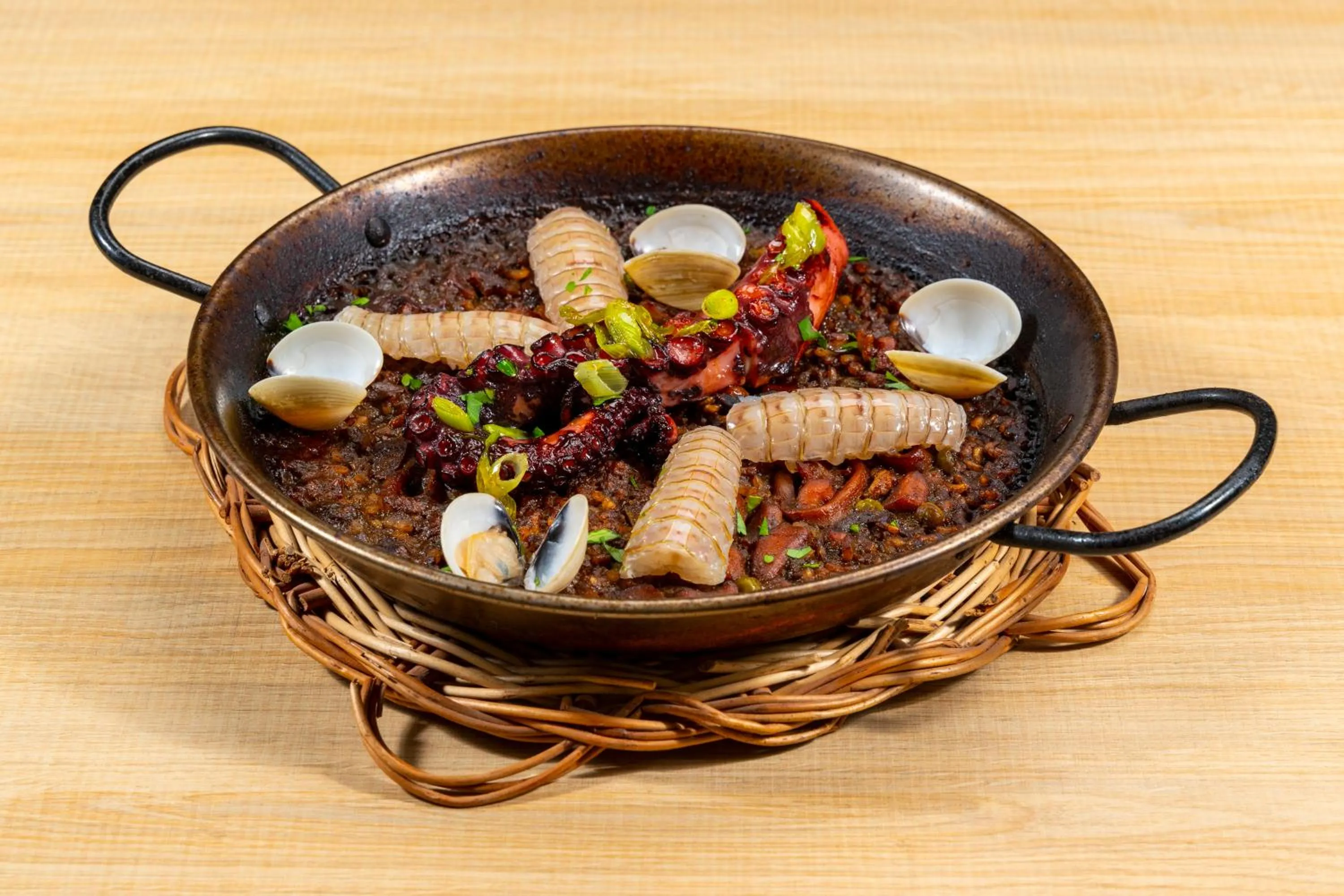 Restaurant/places to eat in Hotel Medes II