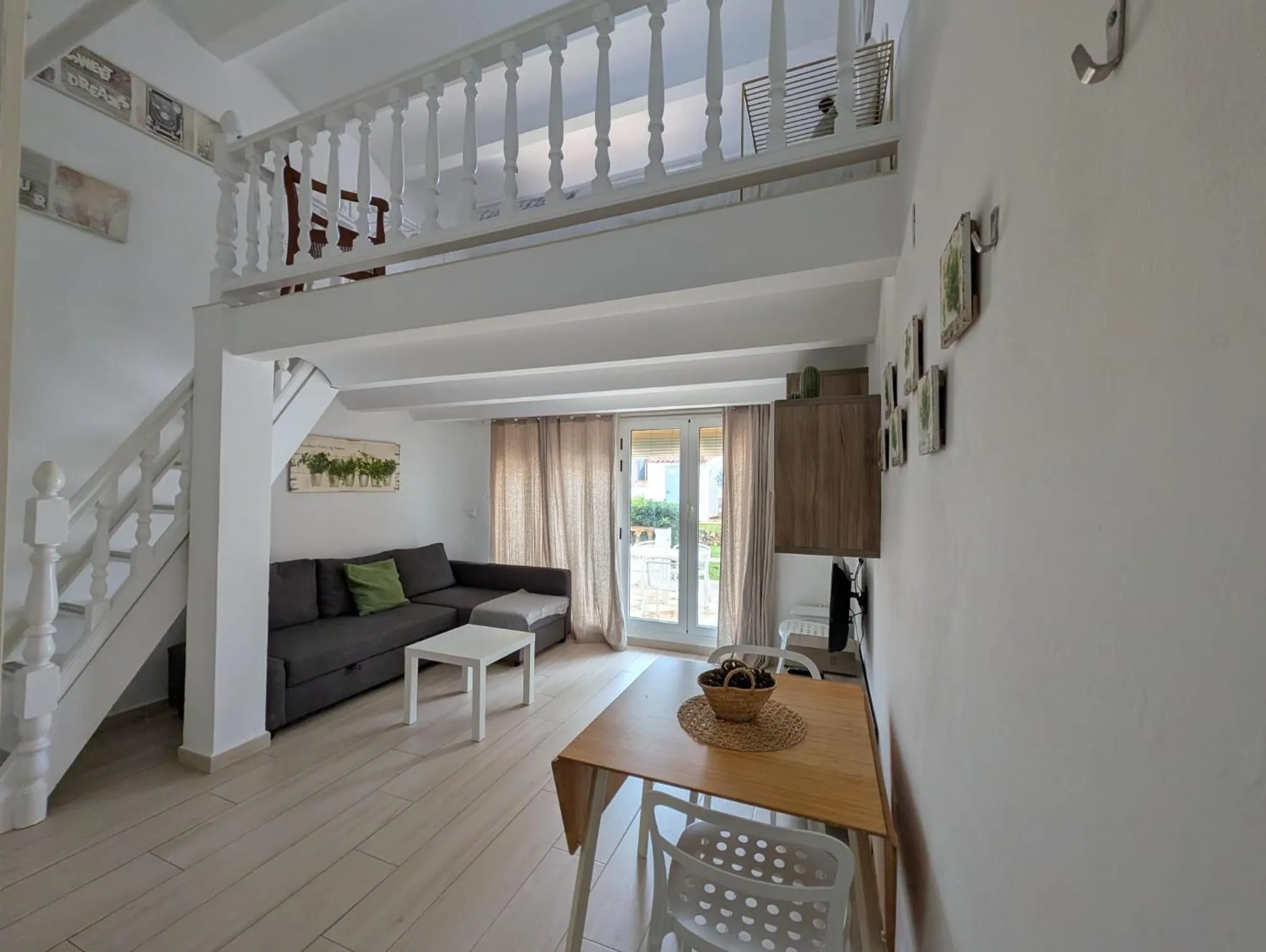 TV and multimedia in MR Hotelet de la Raconà & Apartments