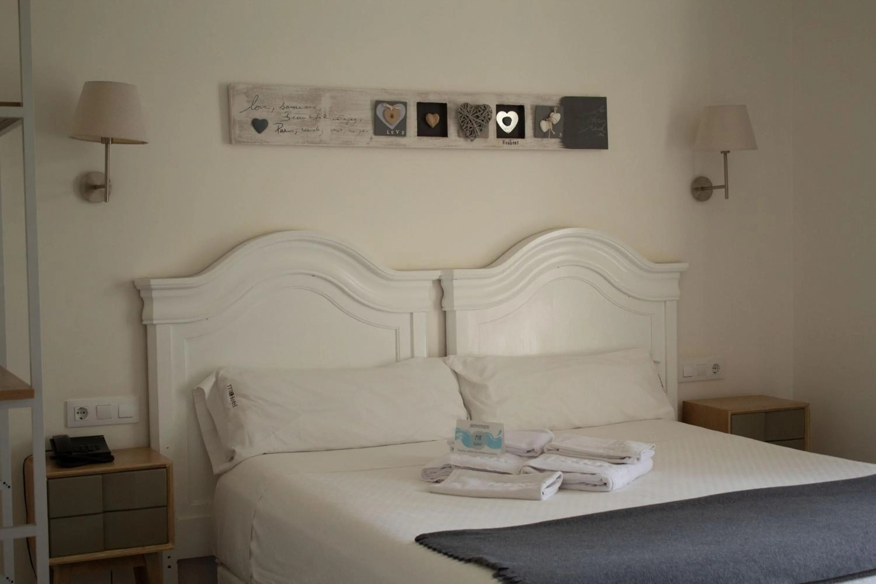 Bed in MR Hotelet de la Raconà & Apartments