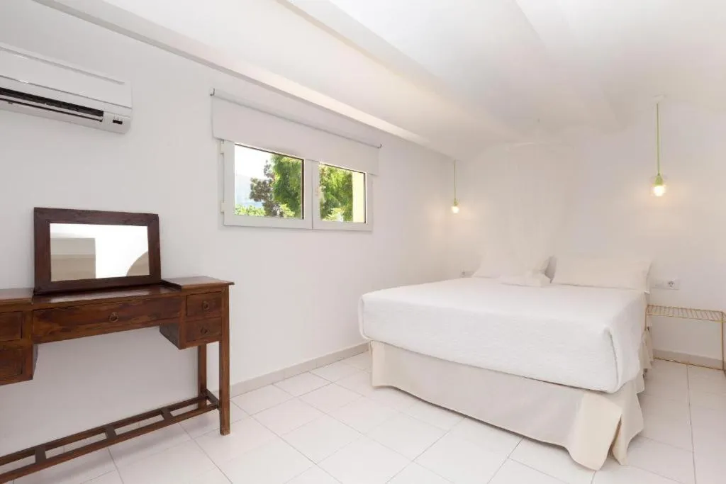 Bedroom, Bed in MR Hotelet de la Raconà & Apartments