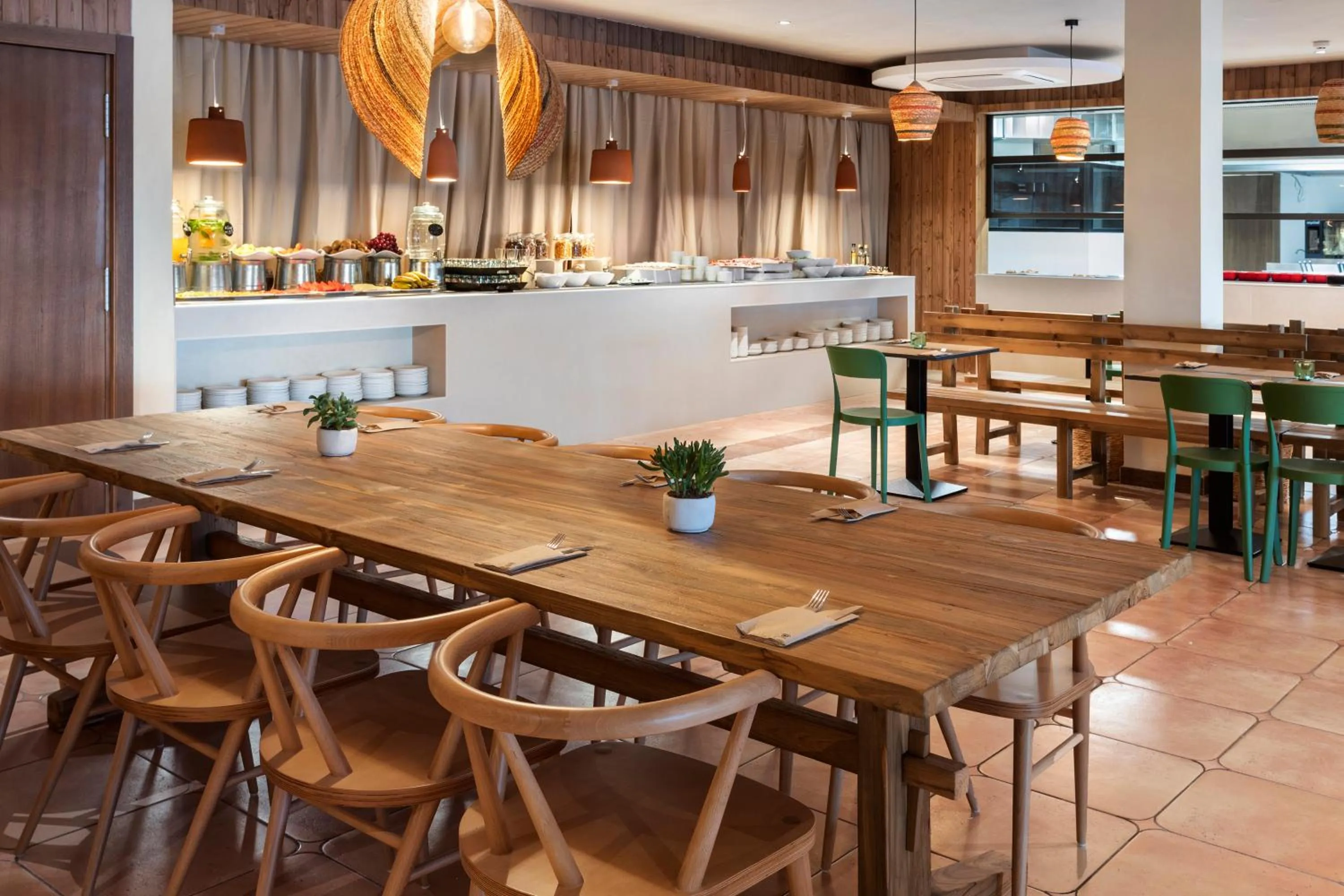 Restaurant/places to eat in INNSiDE by Meliá Wave Calviá