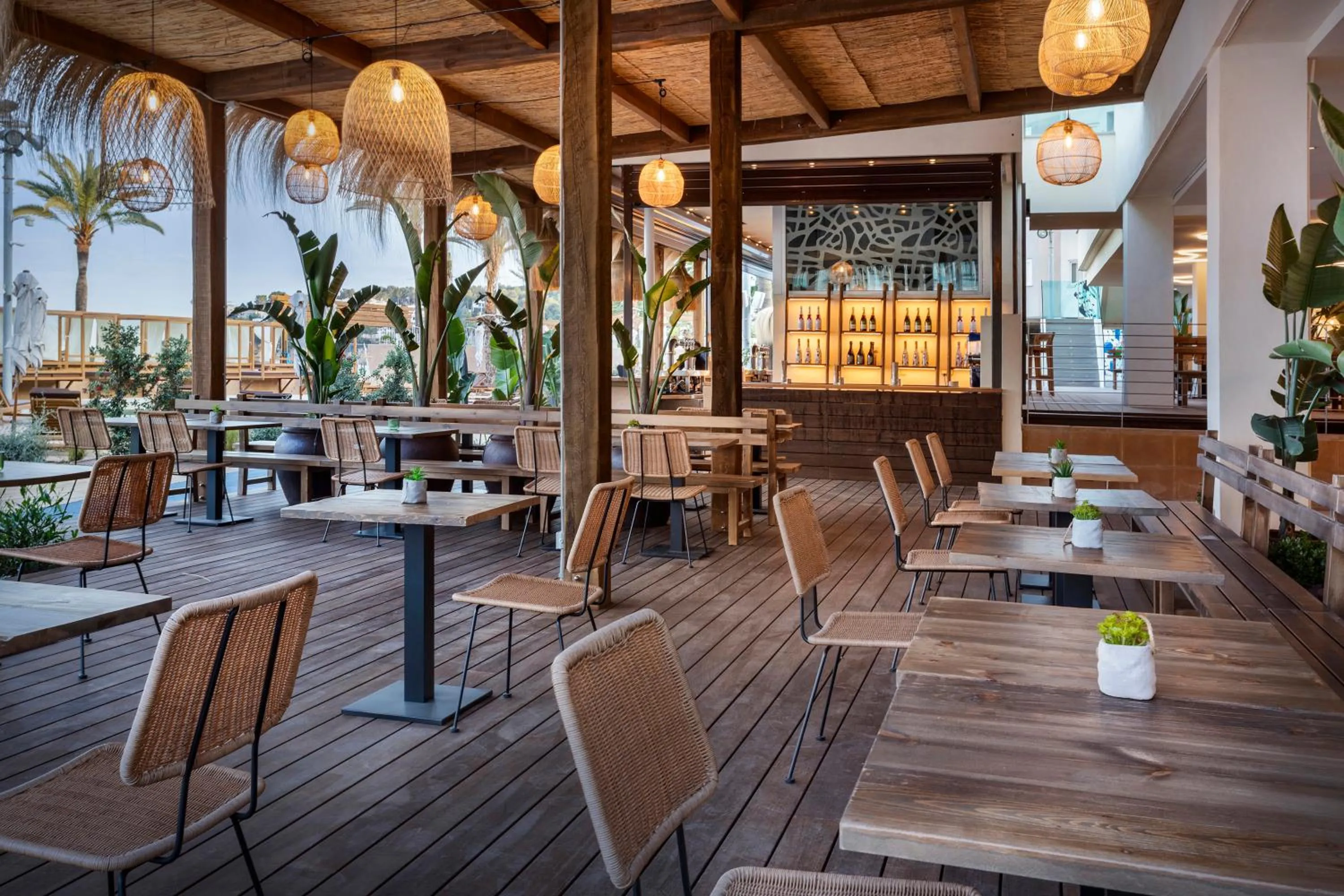 Restaurant/places to eat in INNSiDE by Meliá Wave Calviá