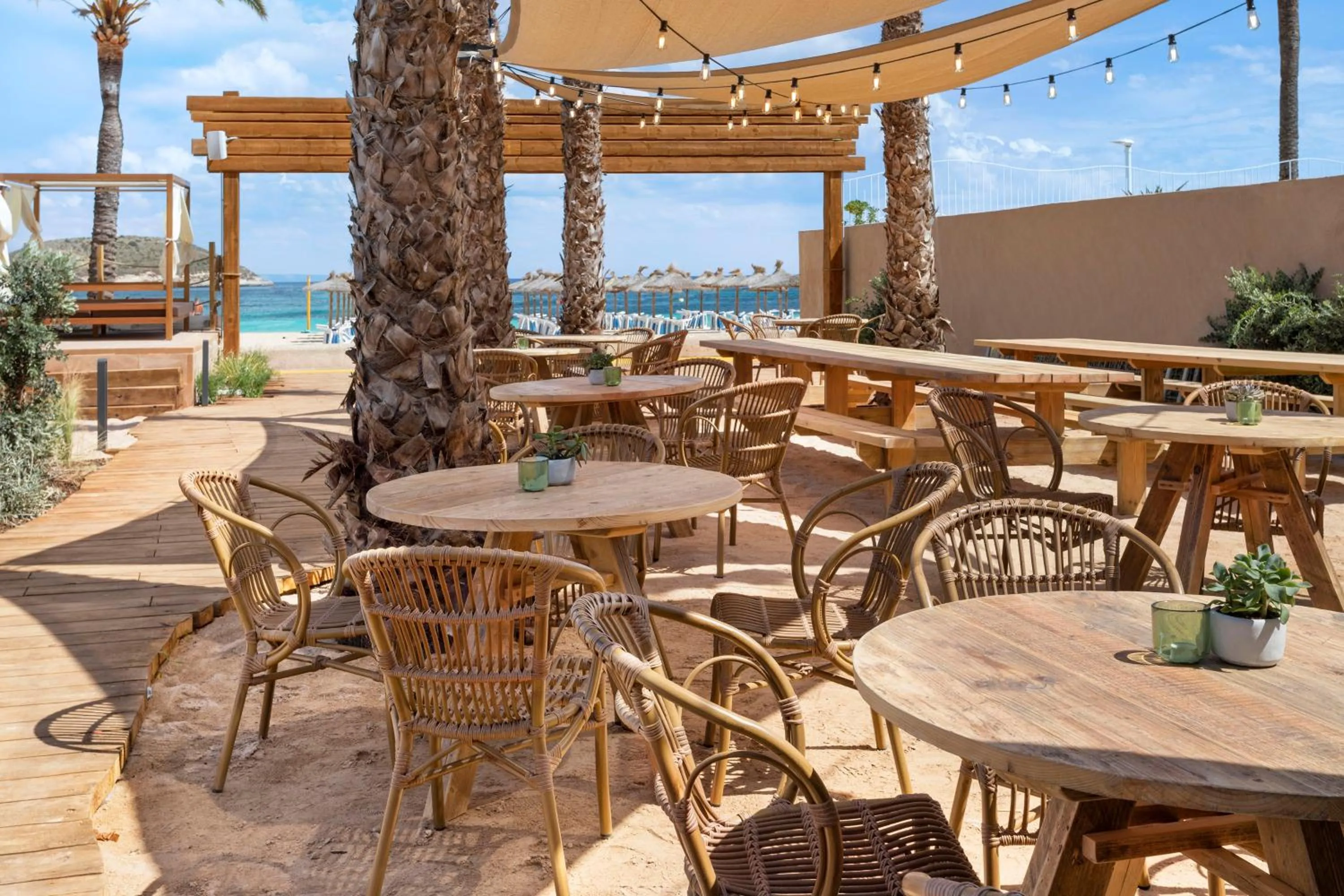 Restaurant/places to eat in INNSiDE by Meliá Wave Calviá