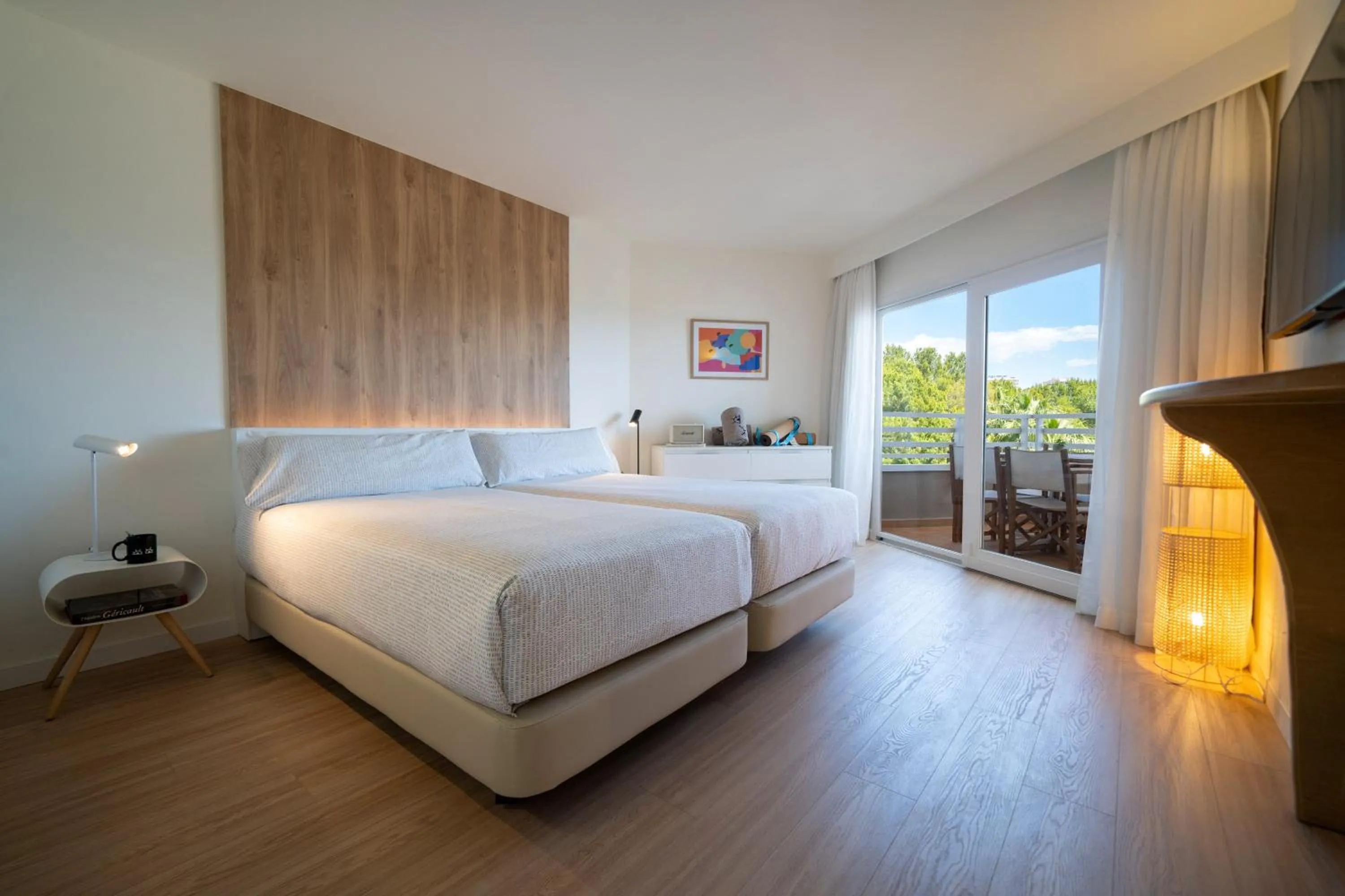 Living room, Bed in INNSiDE by Meliá Wave Calviá