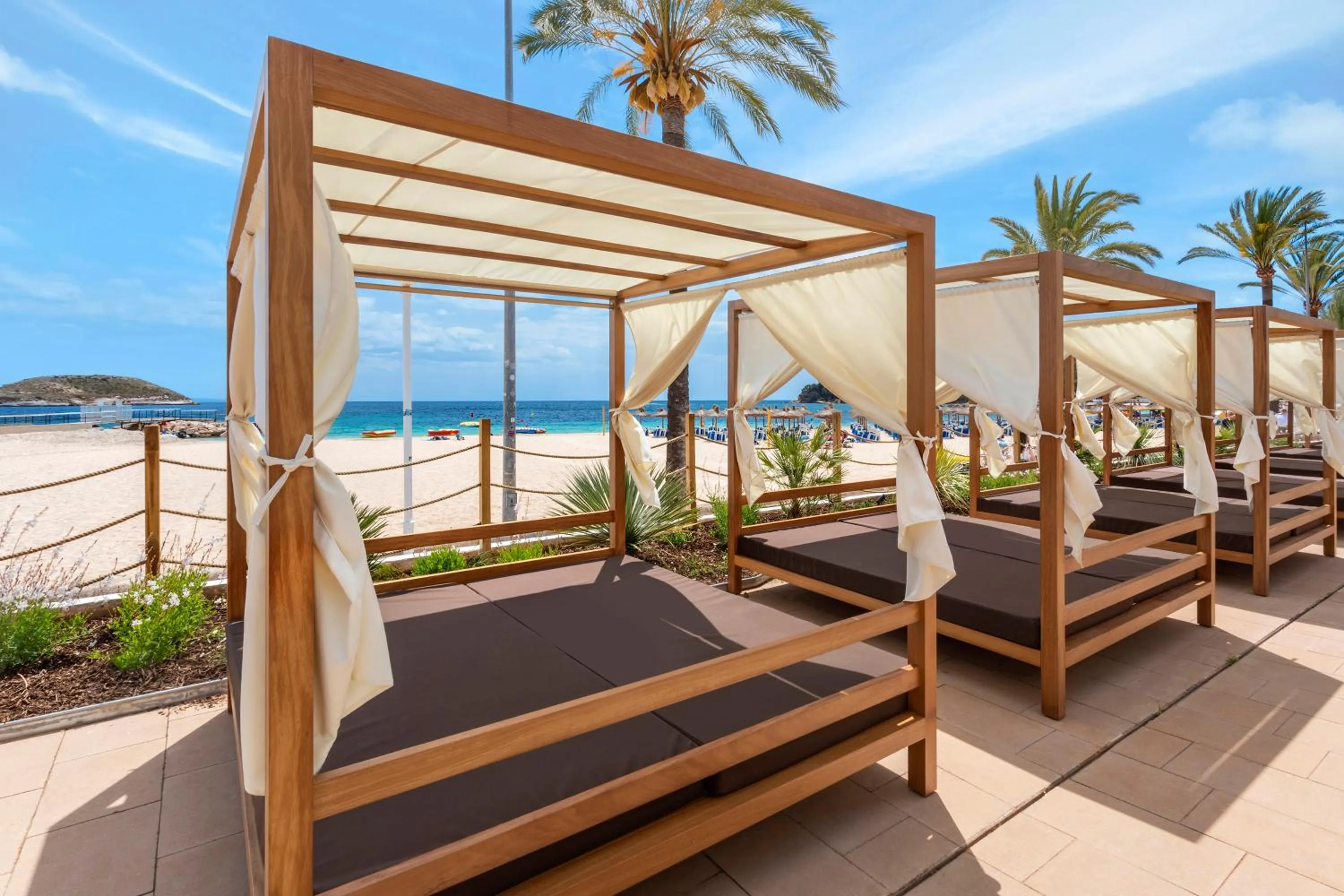 Patio in INNSiDE by Meliá Wave Calviá