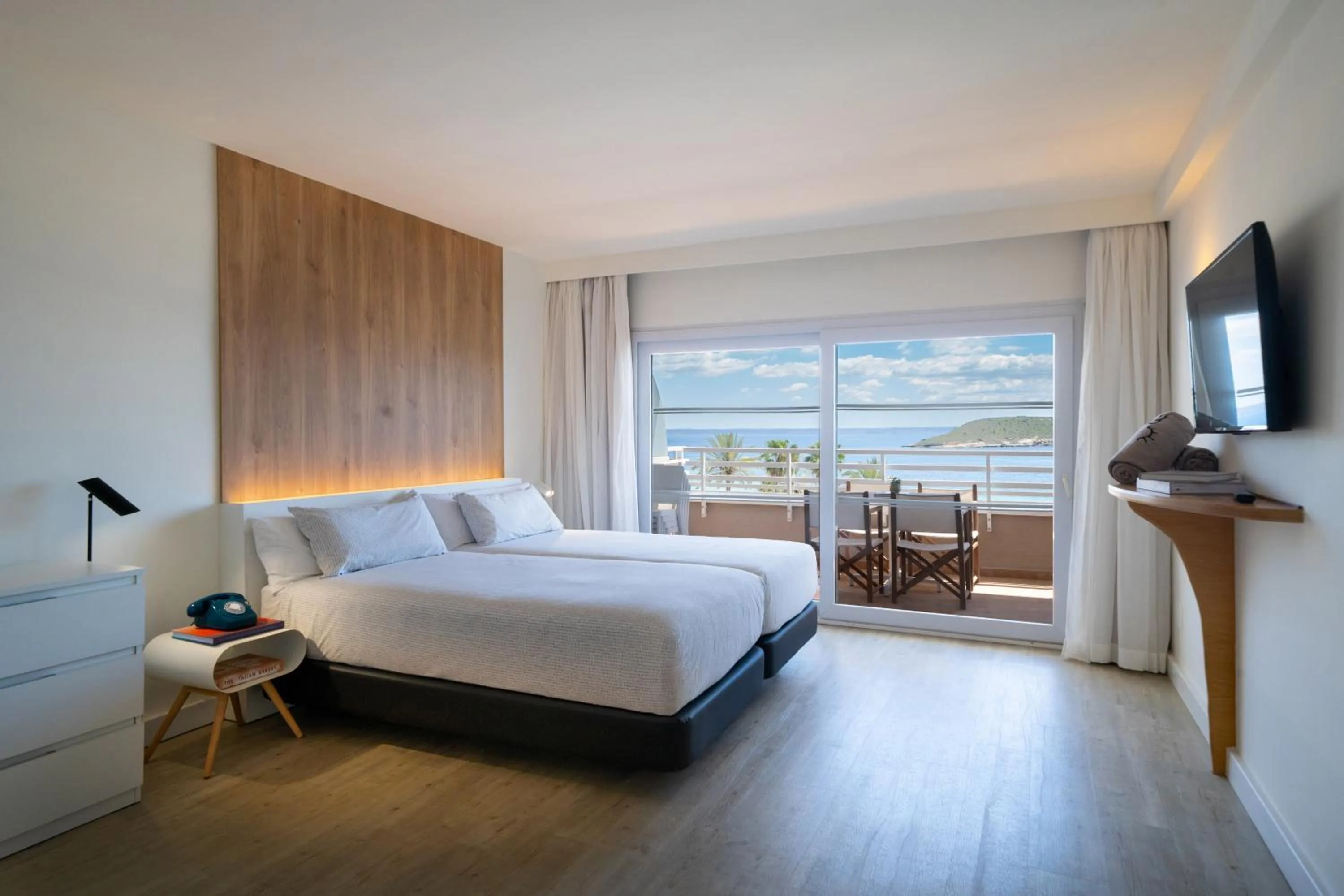 Bed in INNSiDE by Meliá Wave Calviá