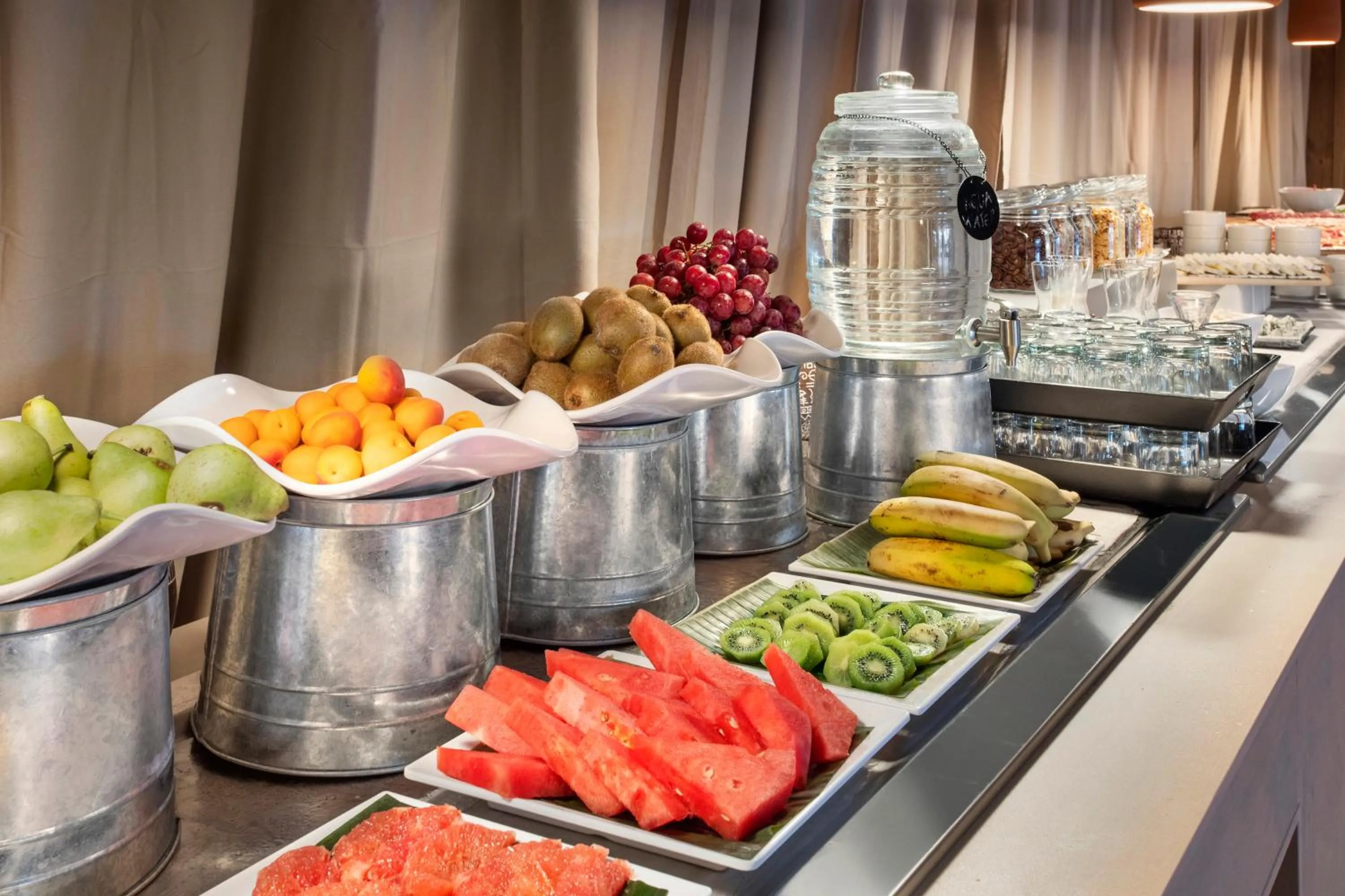 Food and drinks in INNSiDE by Meliá Wave Calviá