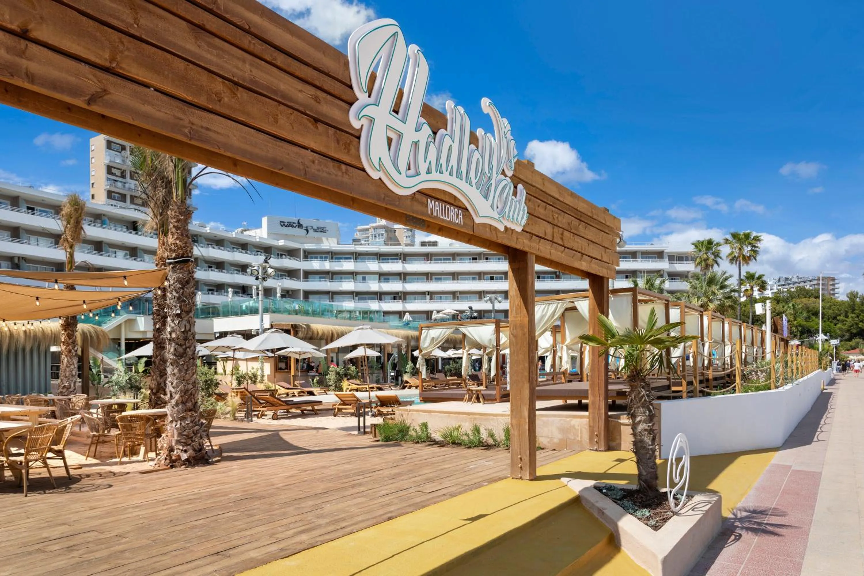 Property building in INNSiDE by Meliá Wave Calviá