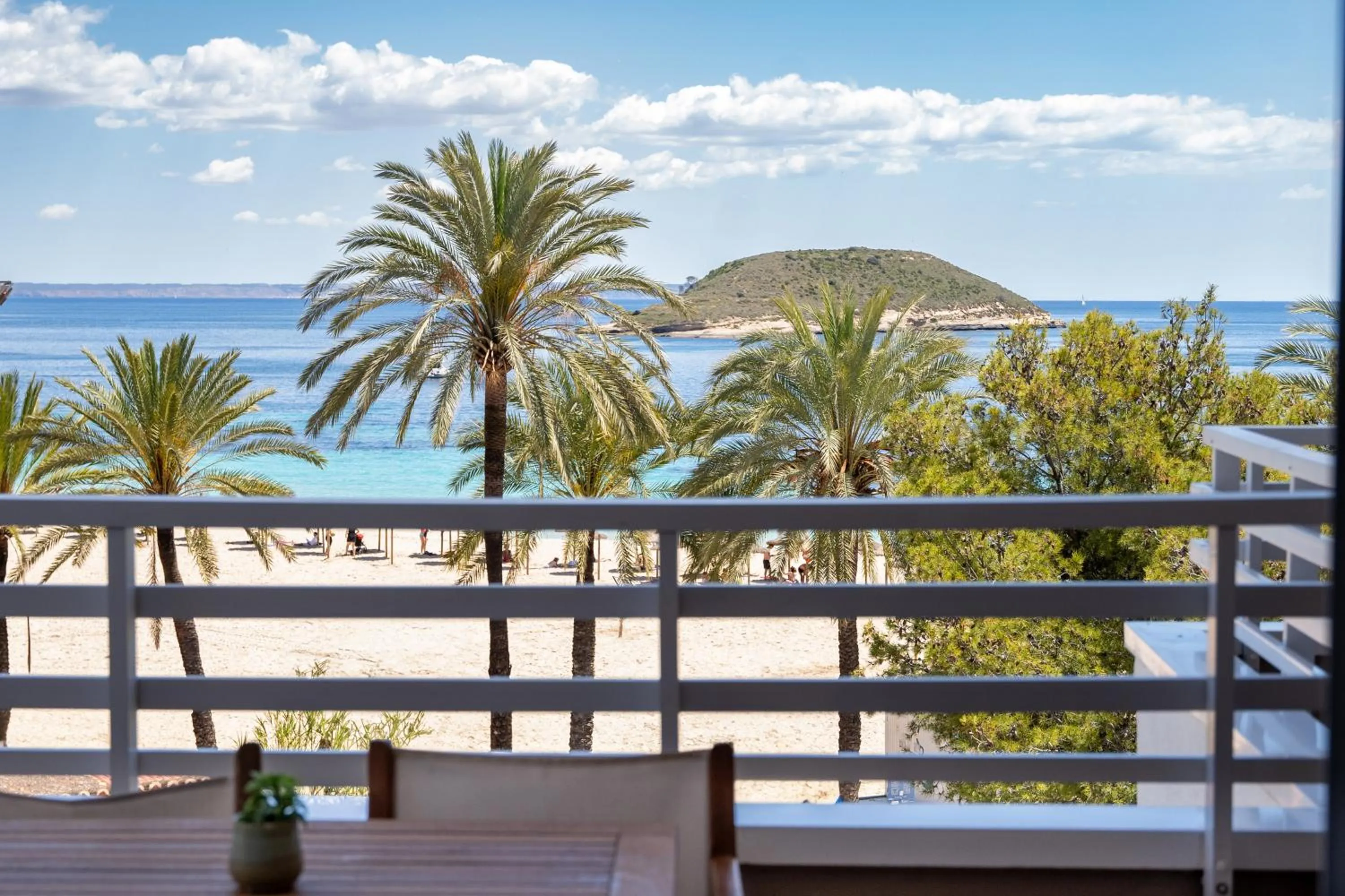 Day in Sol Wave House