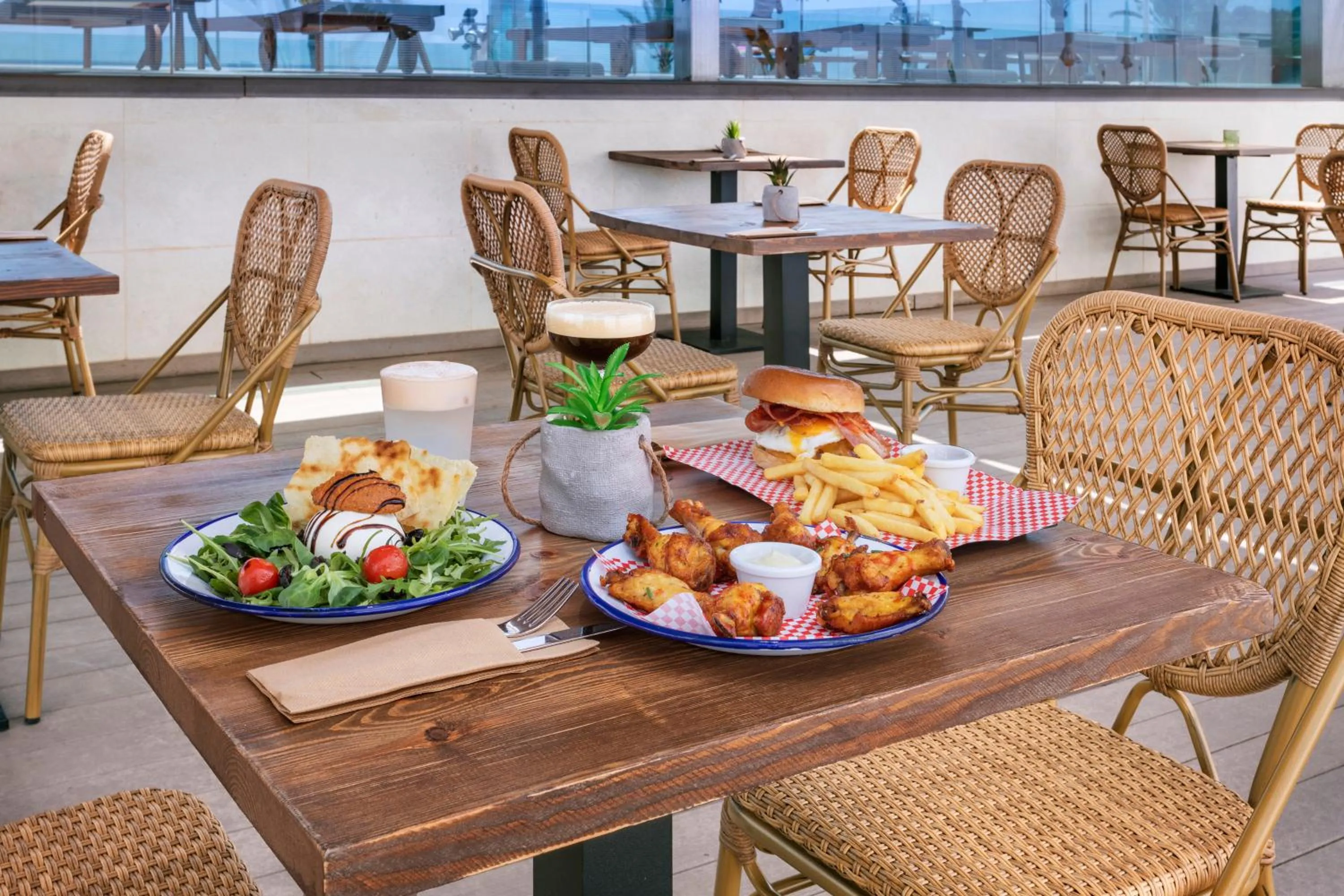 Restaurant/places to eat in INNSiDE by Meliá Wave Calviá